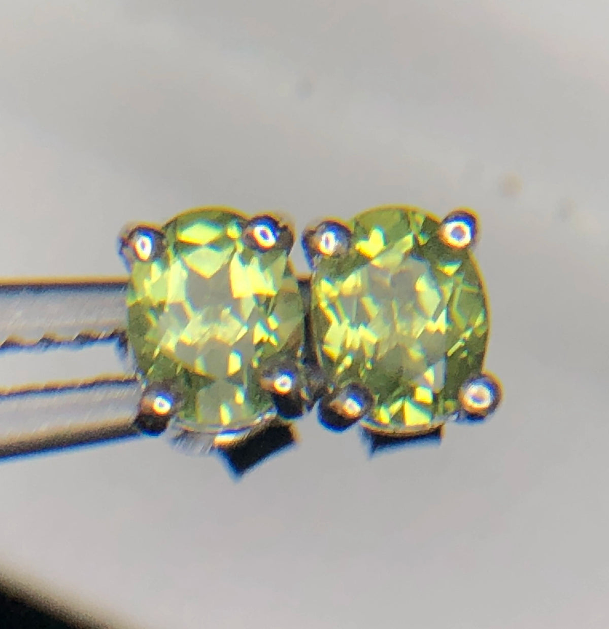 Natuurlijke Peridot Oorstekers 4,15 ct – 925 Sterling Zilver Rhodium Plated