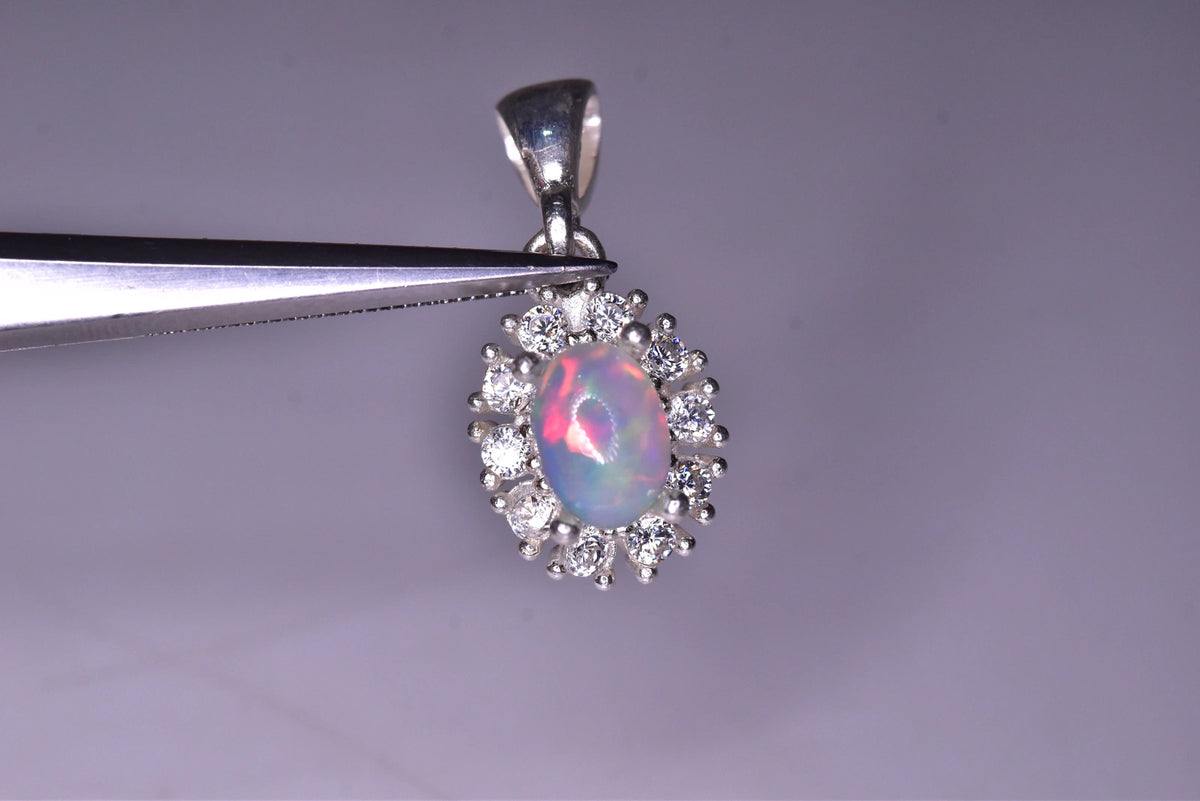 Natuurlijke Witte Opaal Hanger – 925 Sterling Zilver – Elegant Design