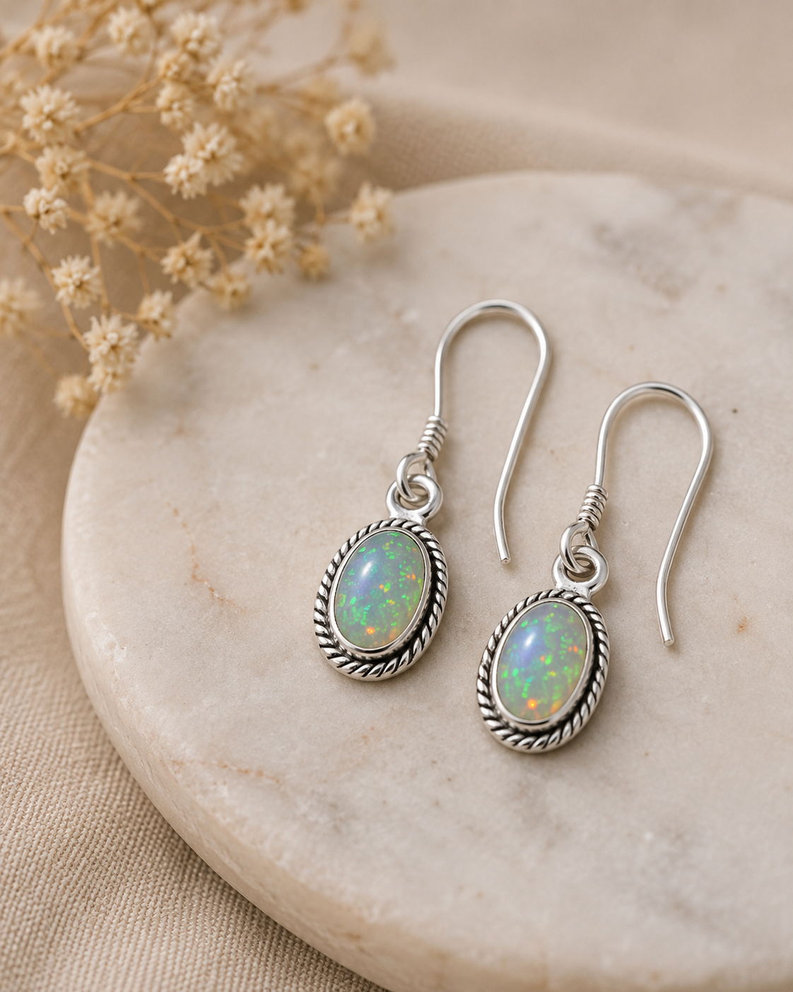 Oorbellen met Ethiopische opaal – ovaal, draadwerk, 925 sterling zilver