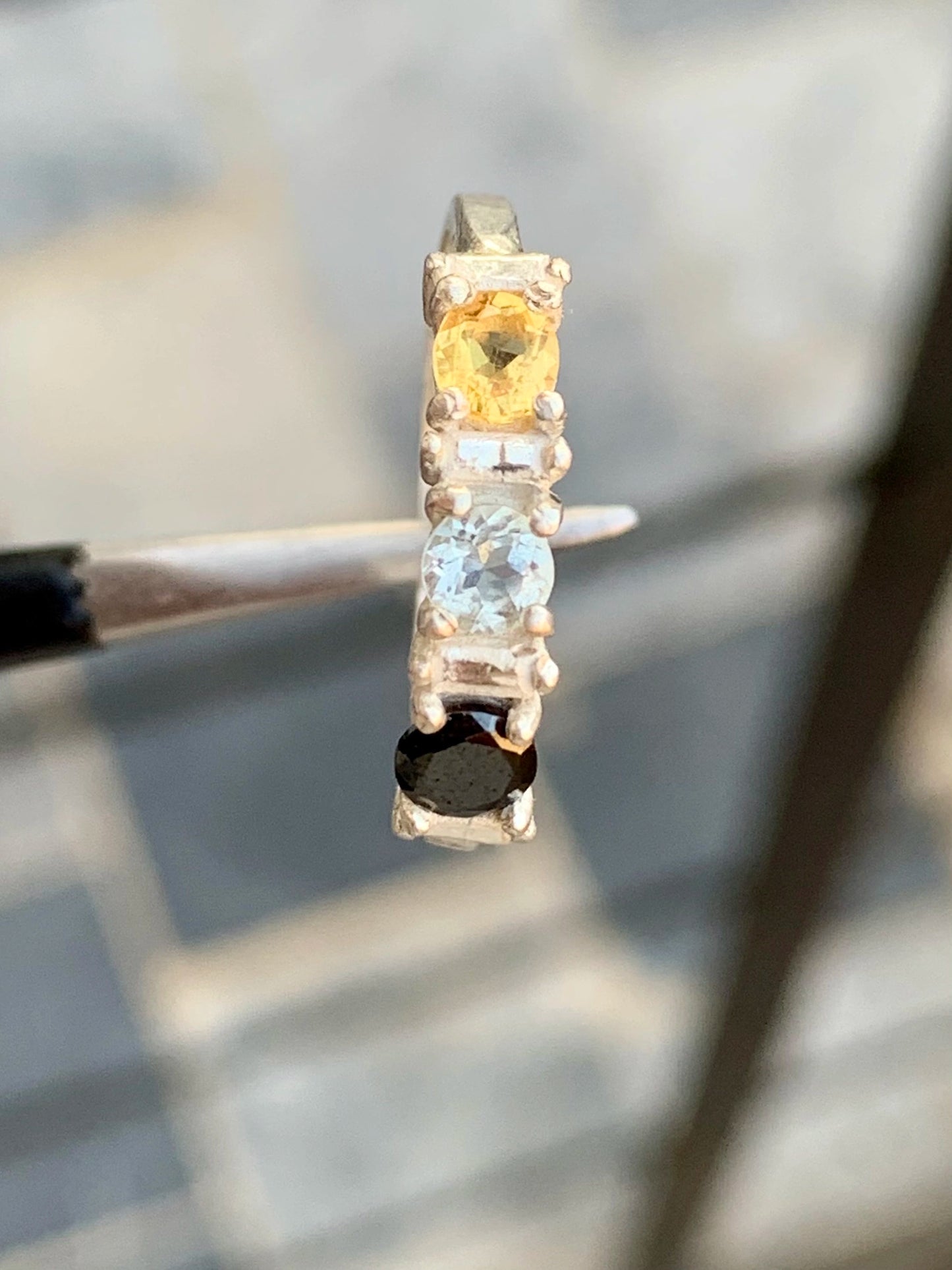 Zilveren ring met 9 ct prasioliet en toermalijn