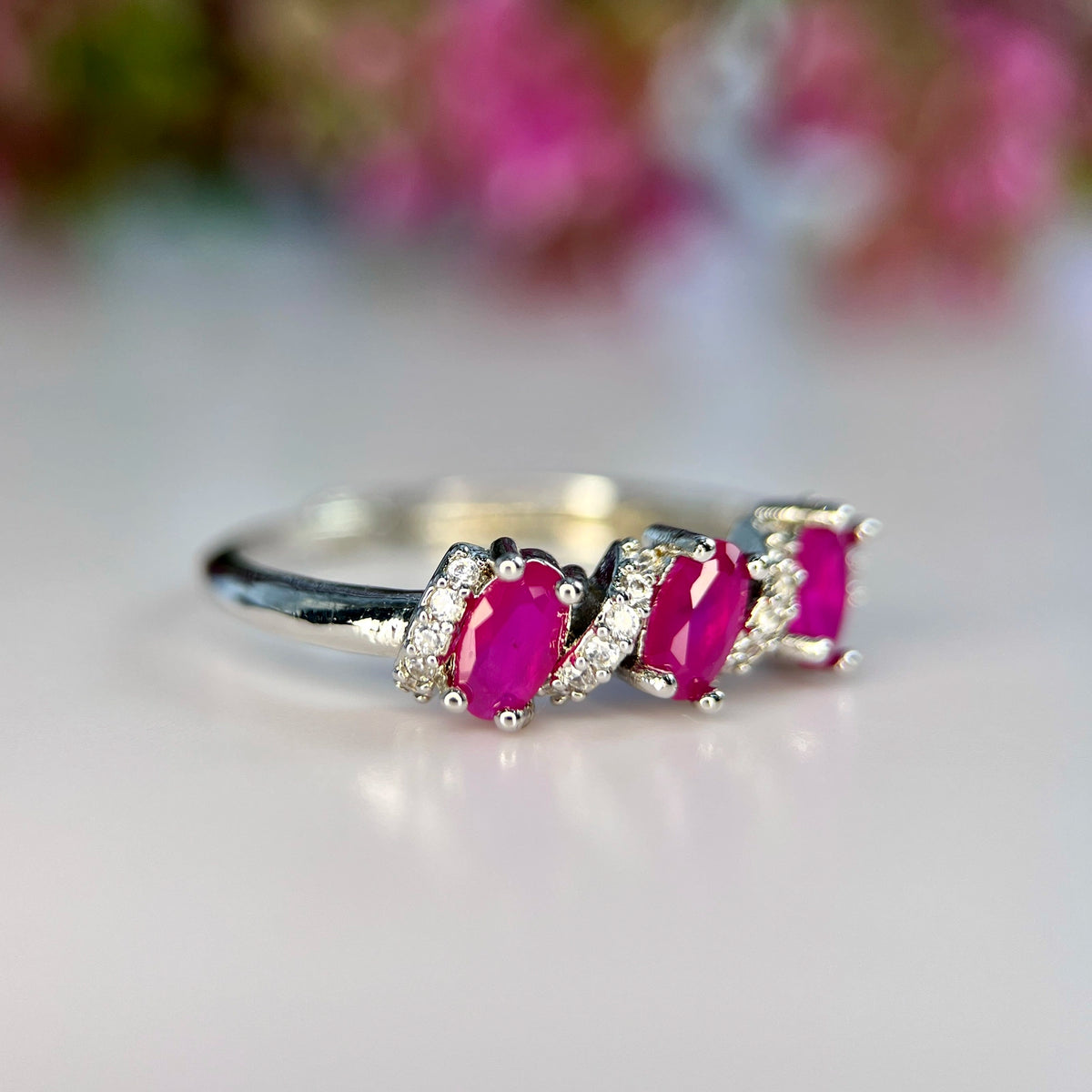 Natuurlijke Robijn Ring met Zirkonia – Glass Filled & Rhodium Plated