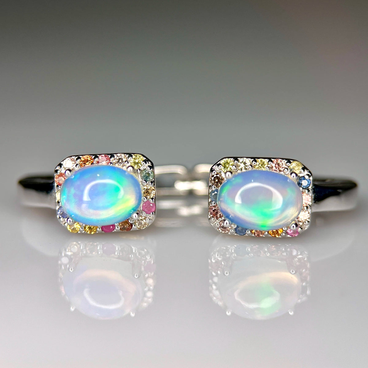 Natuurlijke Vuuropaal Oorbellen met Multicolor Saffier – 925 Sterling Zilver