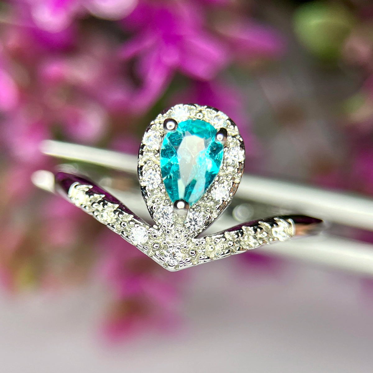 Ring met natuurlijke apatiet, CZ en rhodiumplating