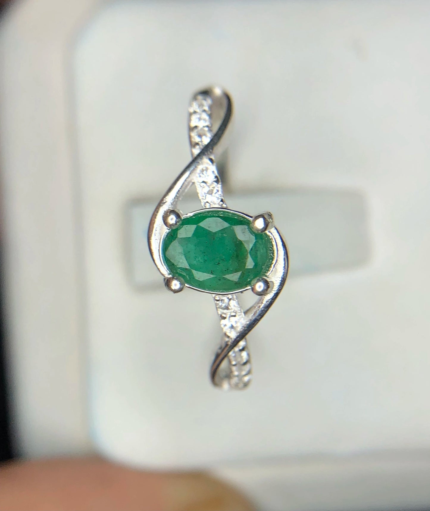Ring van 925 sterling zilver met 7,00 ct natuurlijke smaragd
