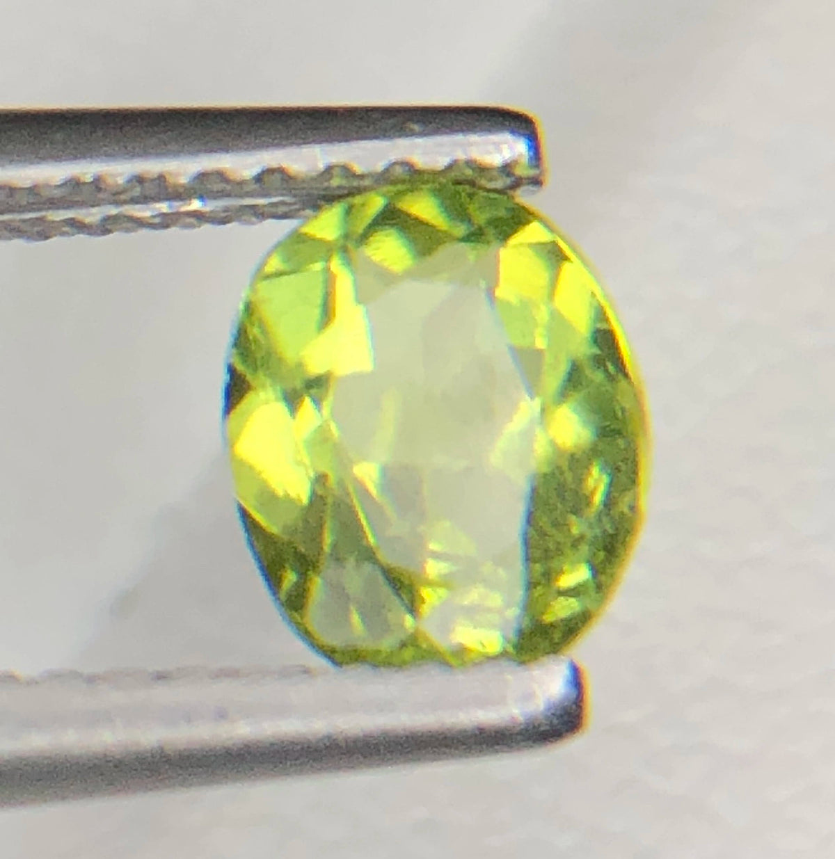 Natuurlijke Peridoot 0,95 ct – Ovaal Geslepen Losse Edelsteen