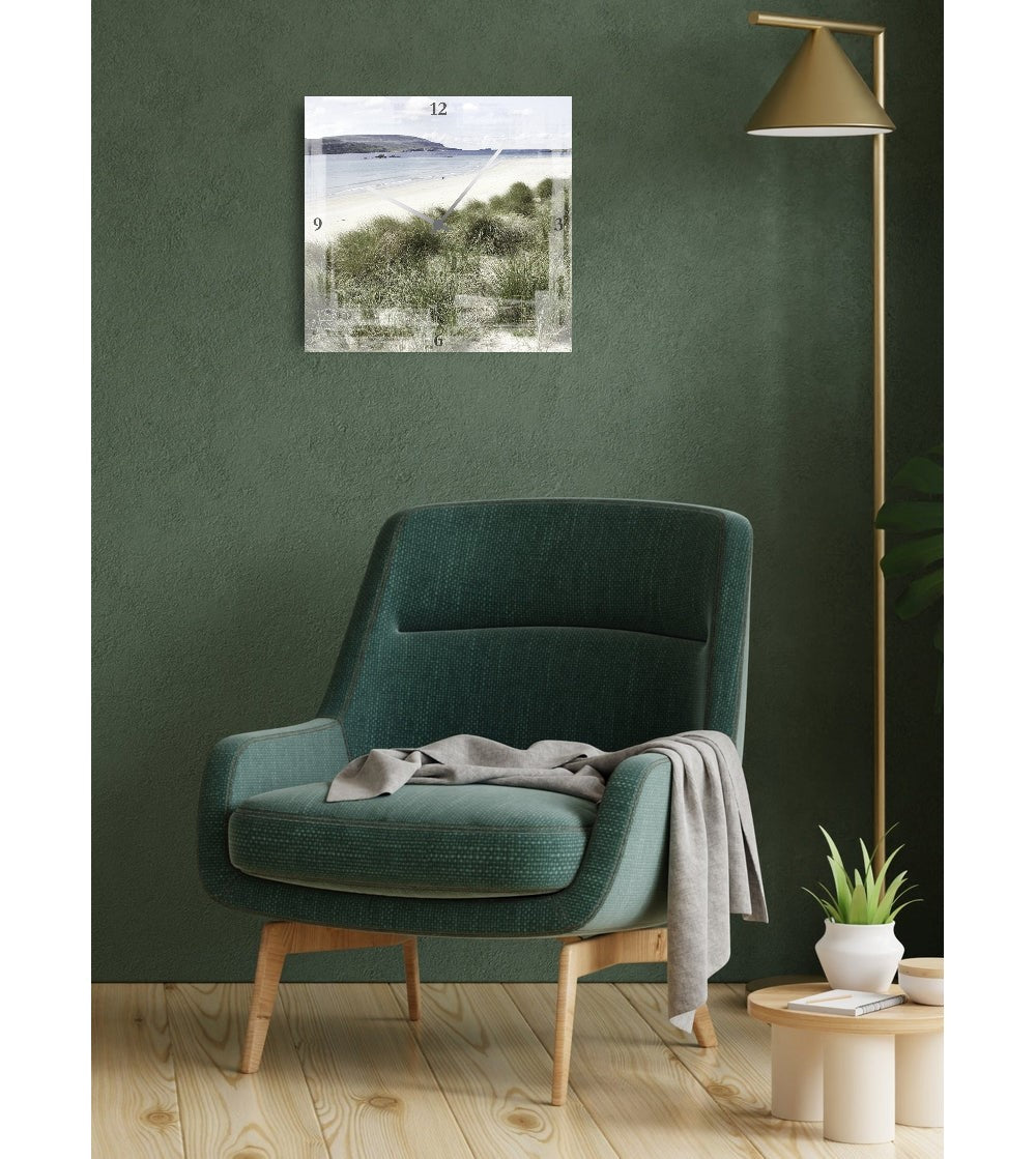 Design Wandklok ‘Strandduin & Zee’ – Rustgevend Acrylglas Kunstwerk van Unique Treasure