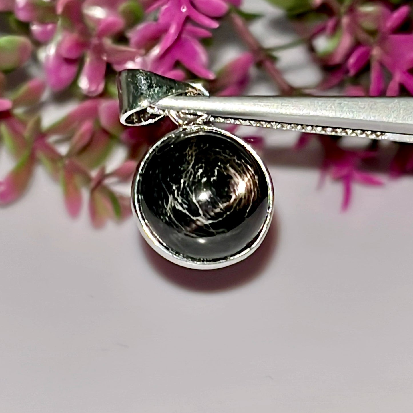 Hanger met natuurlijke zwarte steredelsteen en rhodiumplating
