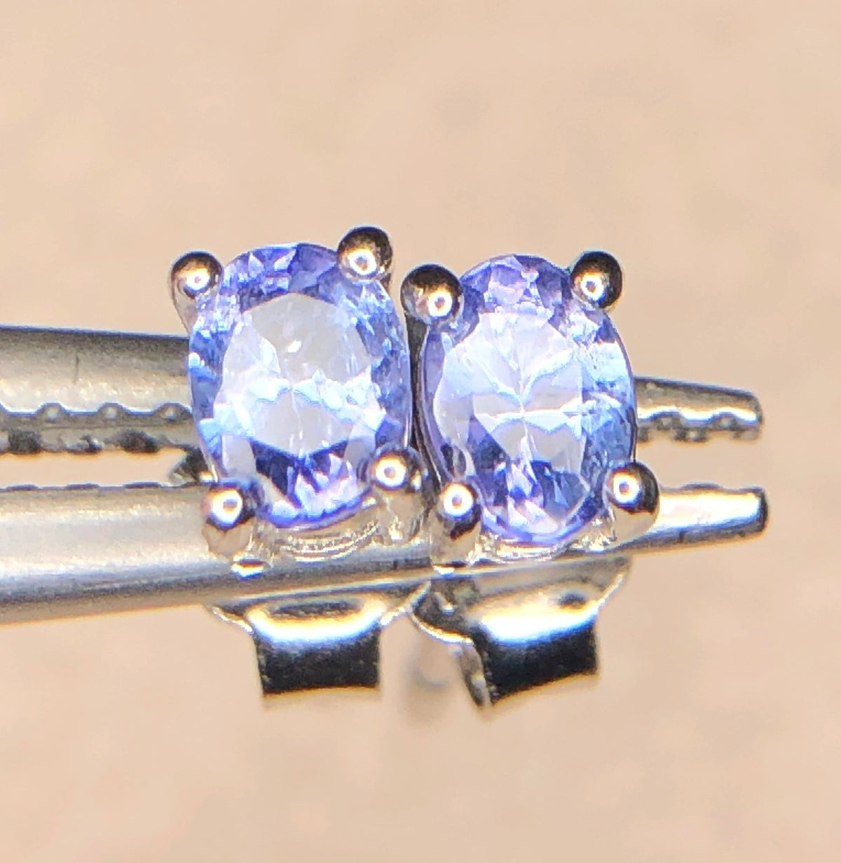 Natuurlijke Tanzaniet Oorstekers 3,20 ct – 925 Sterling Zilver Rhodium Plated