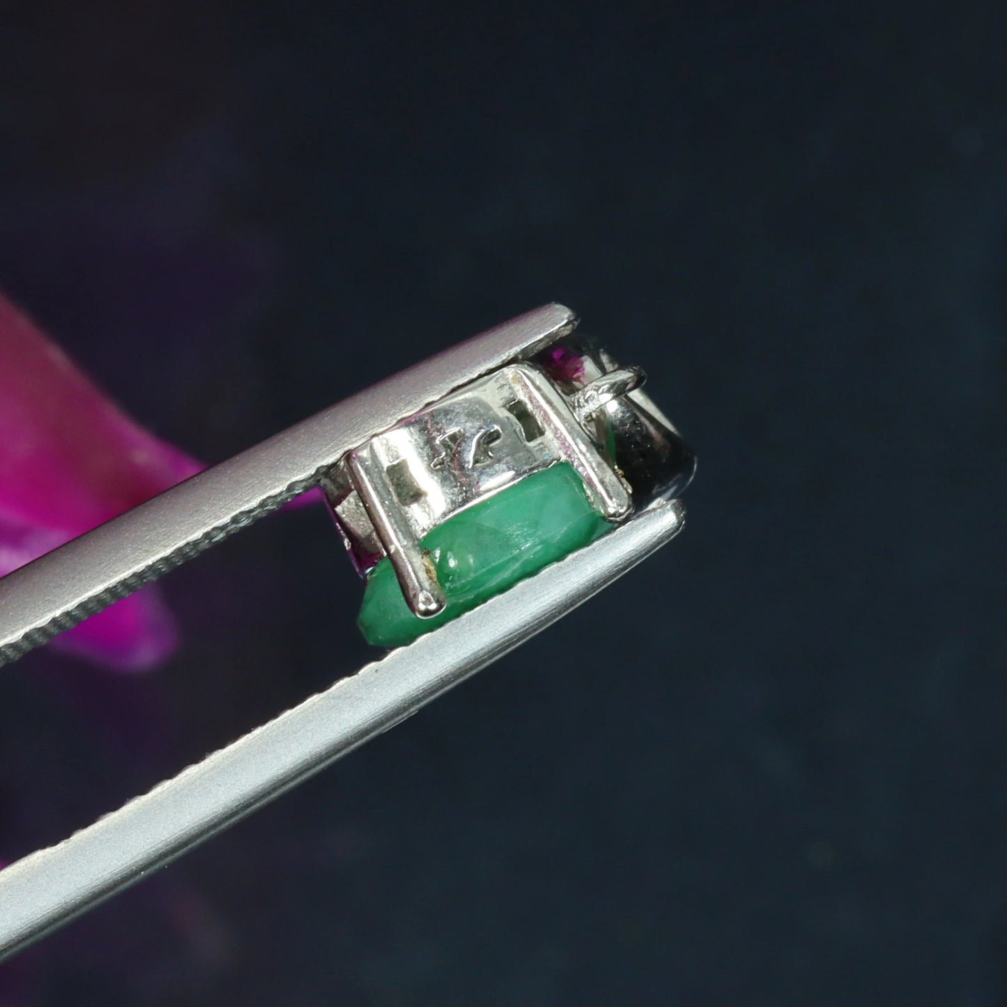 BIGL-gecertificeerde hanger van 925 sterling zilver met levendige groene natuurlijke smaragd