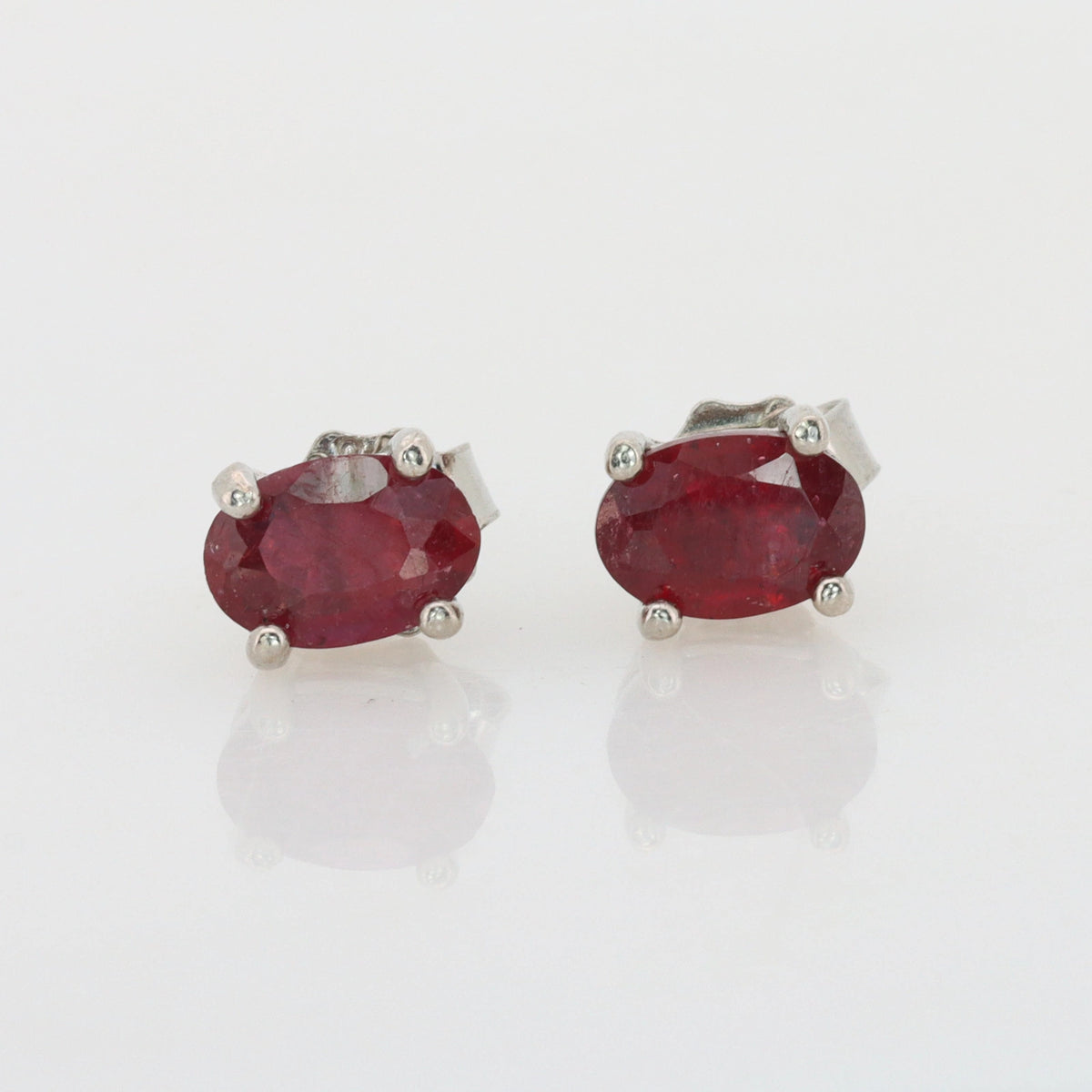 Gecertificeerde oorbellen met robijn – levendig rood, 925 sterling zilver