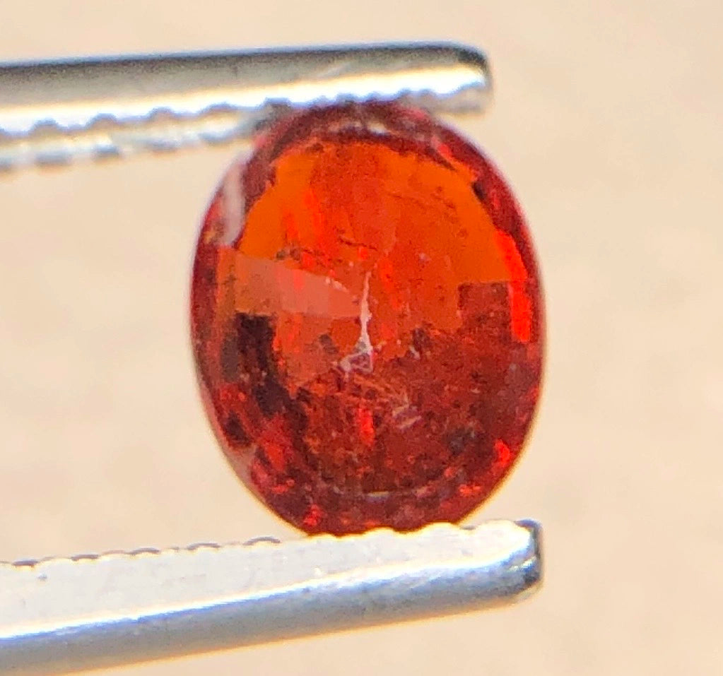 Natuurlijke Spessartien Granaat 1,30 ct – Ovaal Facetgeslepen Oranje-Rode Edelsteen 6,5 × 5,1 mm