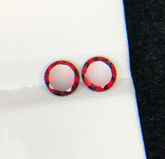 Set van 2 Natuurlijke Rode Granaten 2,05 ct – Rond Geslepen Edelstenenpaar 5,7 mm