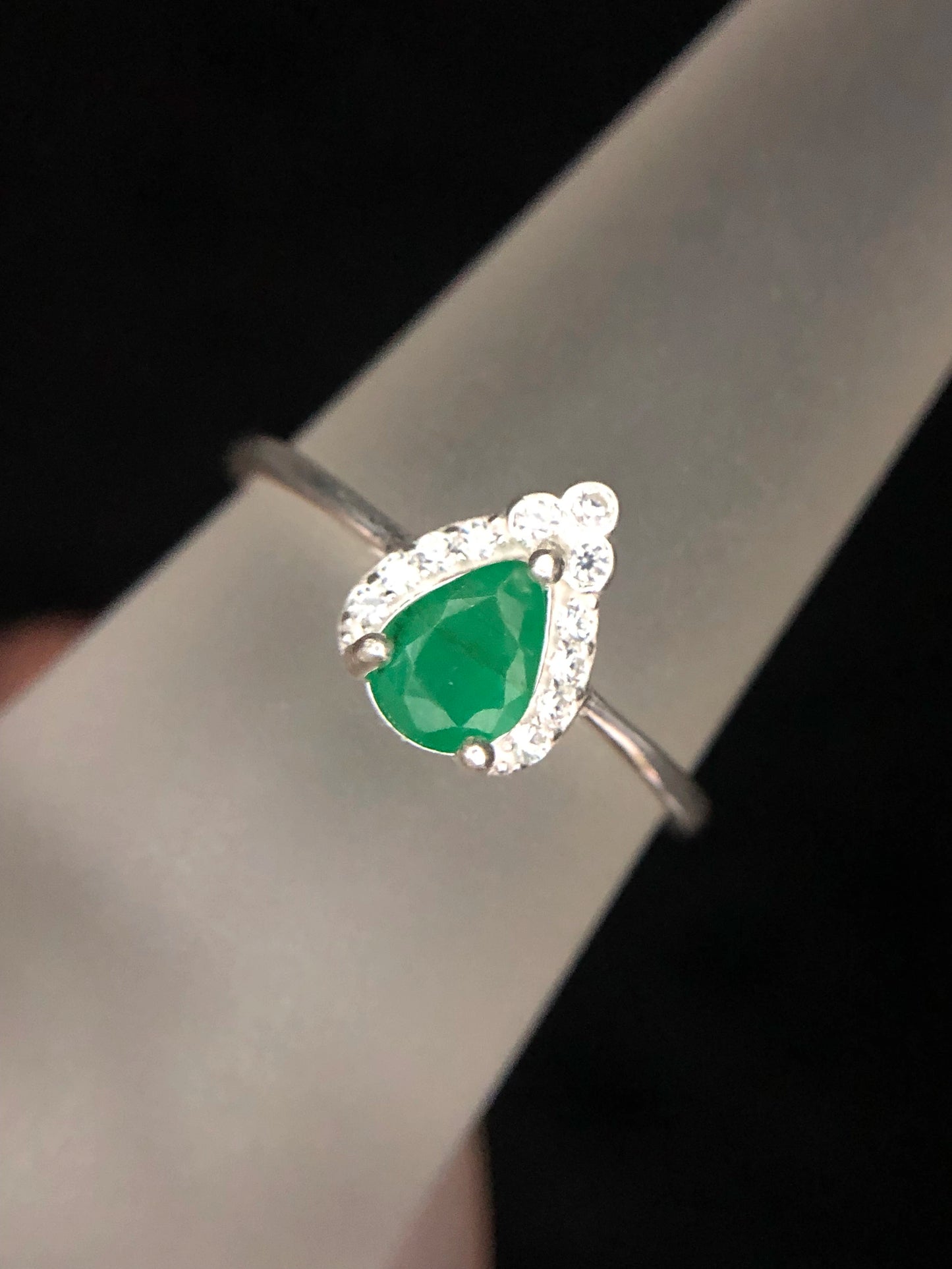 Ring van 925 sterling zilver met 6,60 ct natuurlijke smaragd