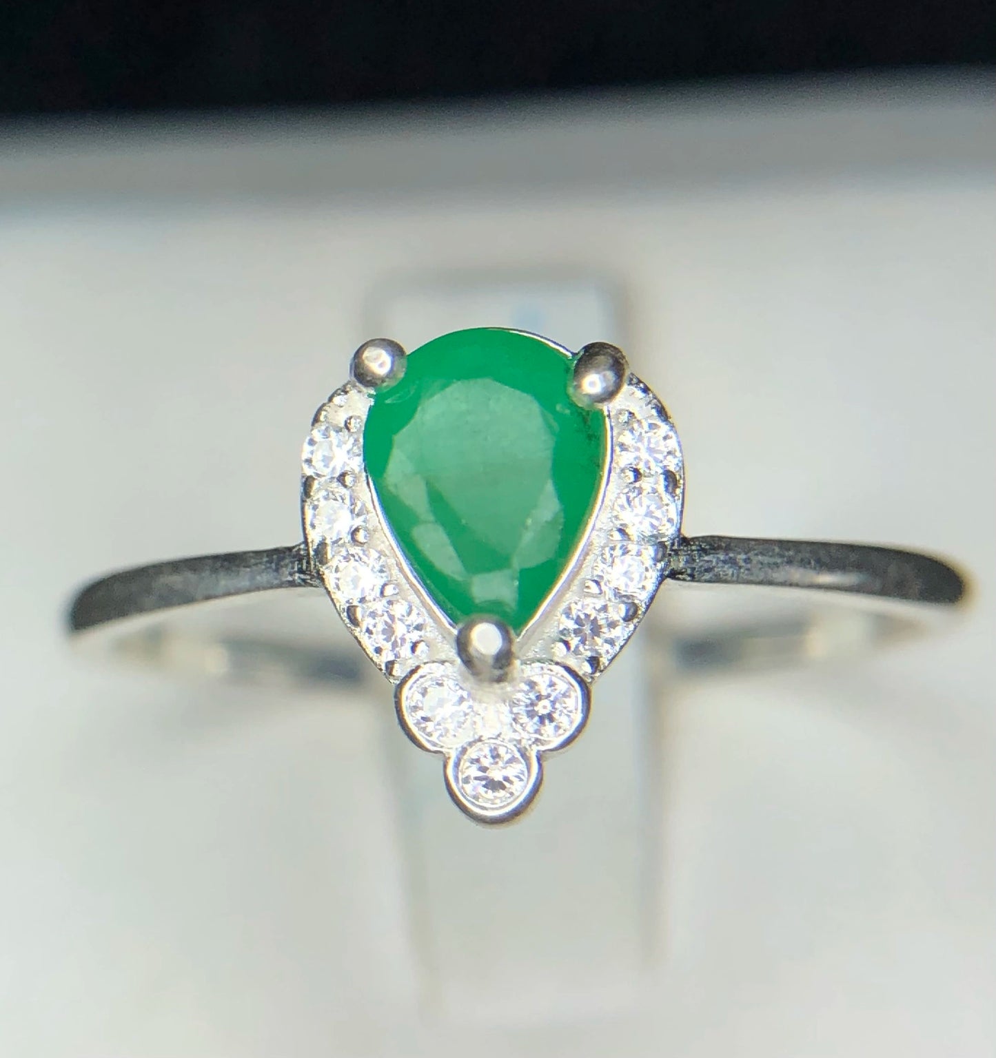 Ring van 925 sterling zilver met 6,60 ct natuurlijke smaragd