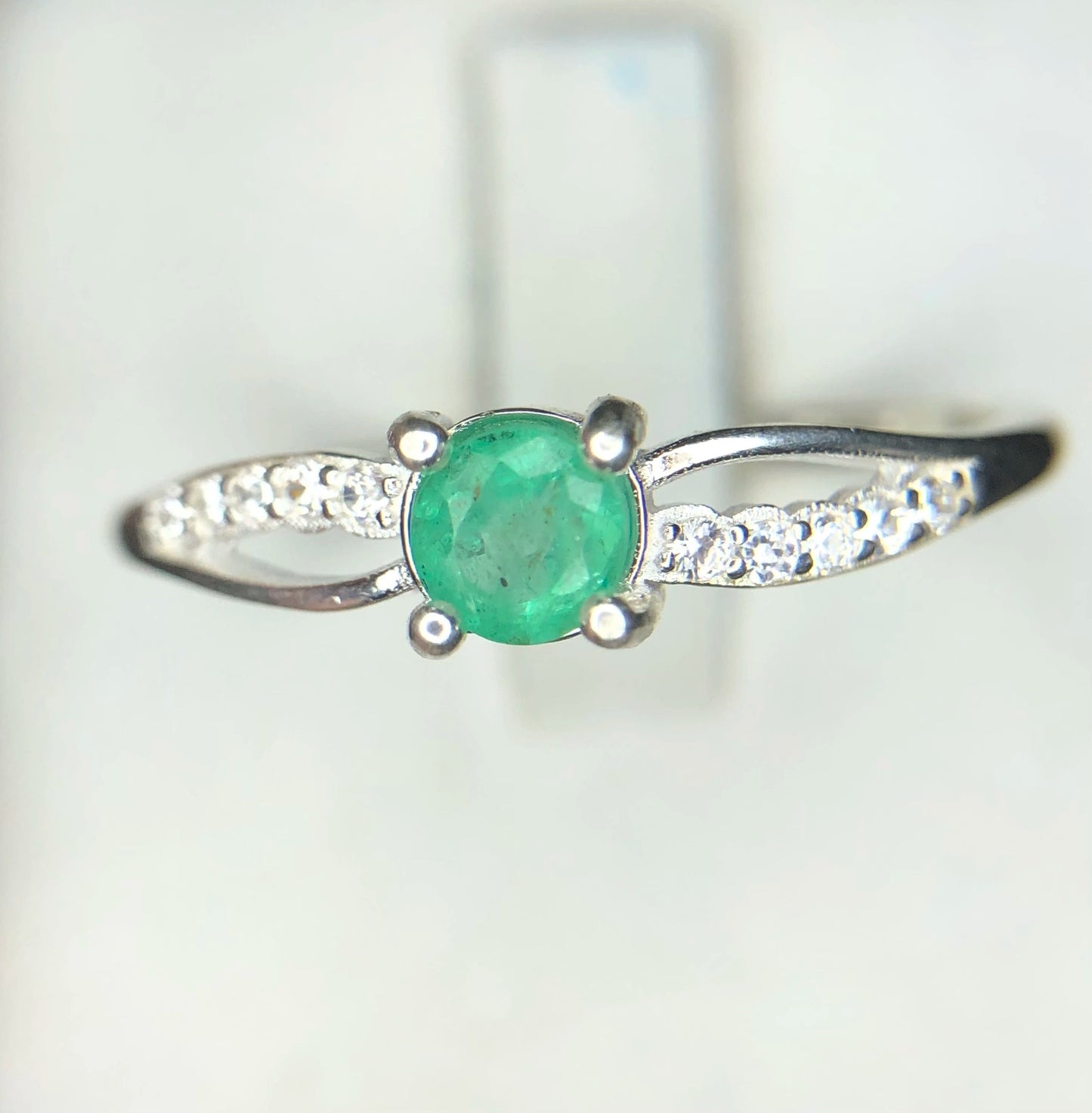 Ring van 925 sterling zilver met 7,50 ct natuurlijke smaragd