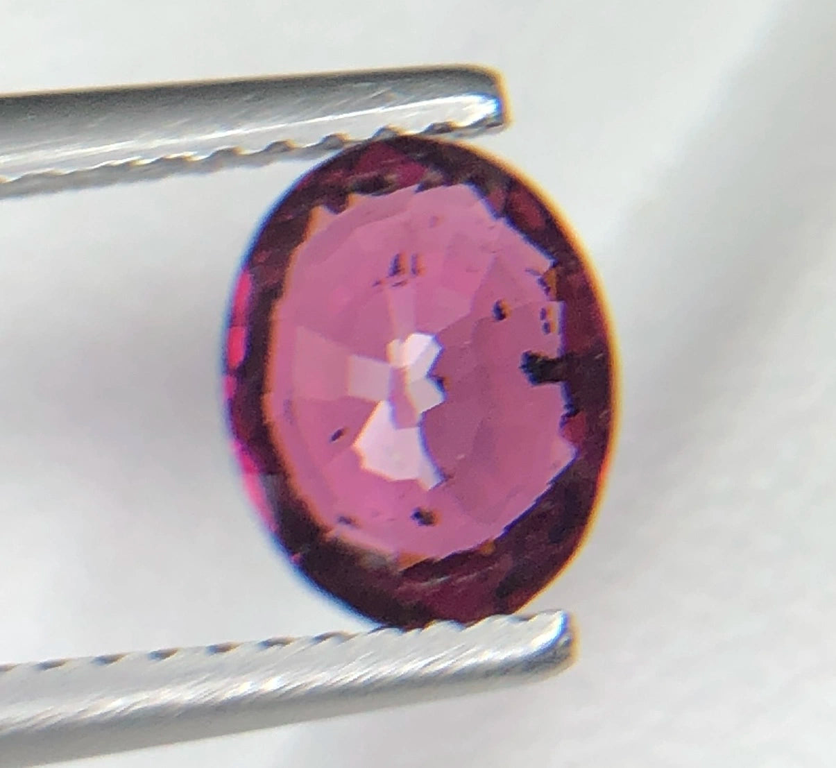 Natuurlijke Roze Granaat 1,45 ct – Ovaal Geslepen Losse Edelsteen