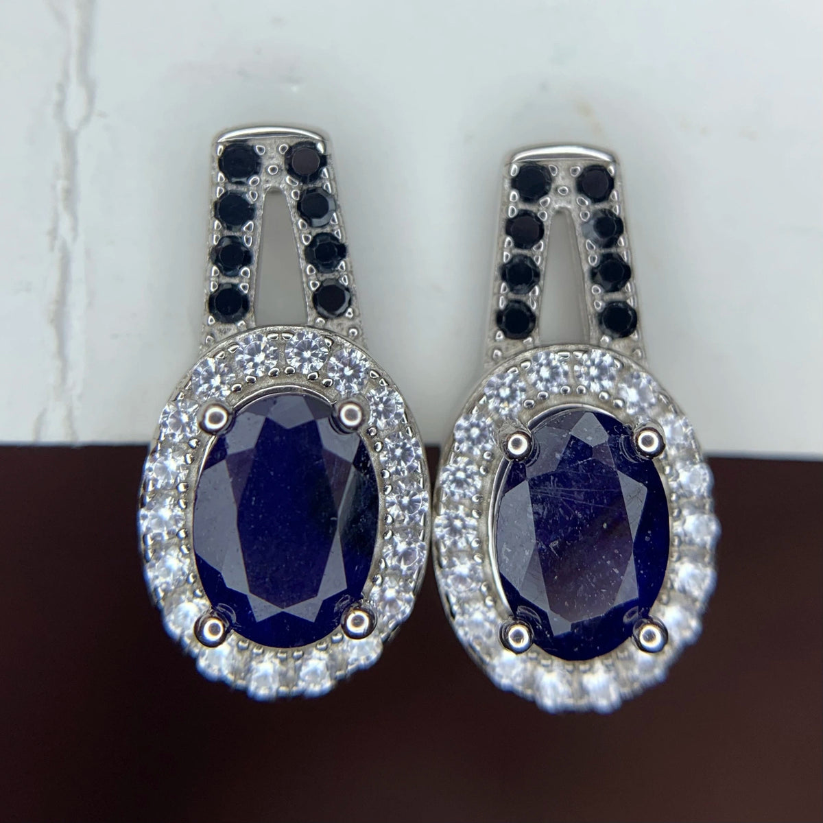 Natuurlijke Blauwe Saffier Oorstekers met Spinel – 925 Sterling Zilver – Rhodium Plated