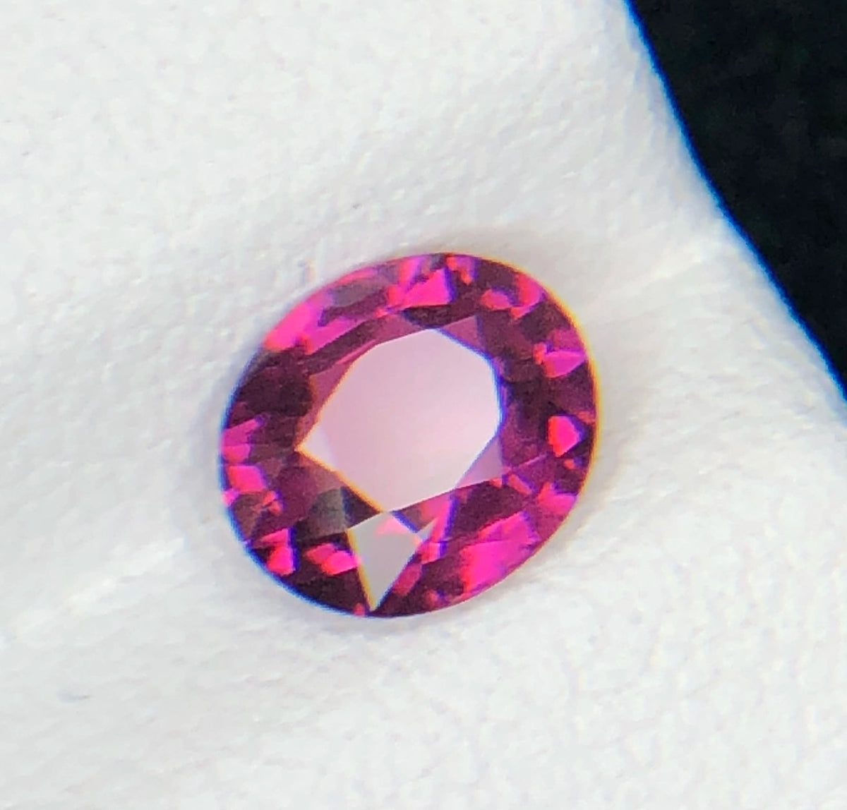Natuurlijke Rozerode Granaat 1,05 ct – Ovaal Geslepen Losse Edelsteen
