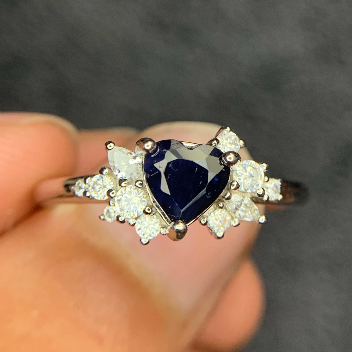 Natuurlijke Blauwe Saffier Ring met Zirkonia – 925 Sterling Zilver – Rhodium Plated