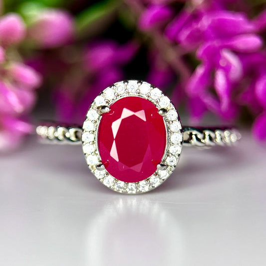 Ring met glasgevulde robijn, CZ en rhodiumplating
