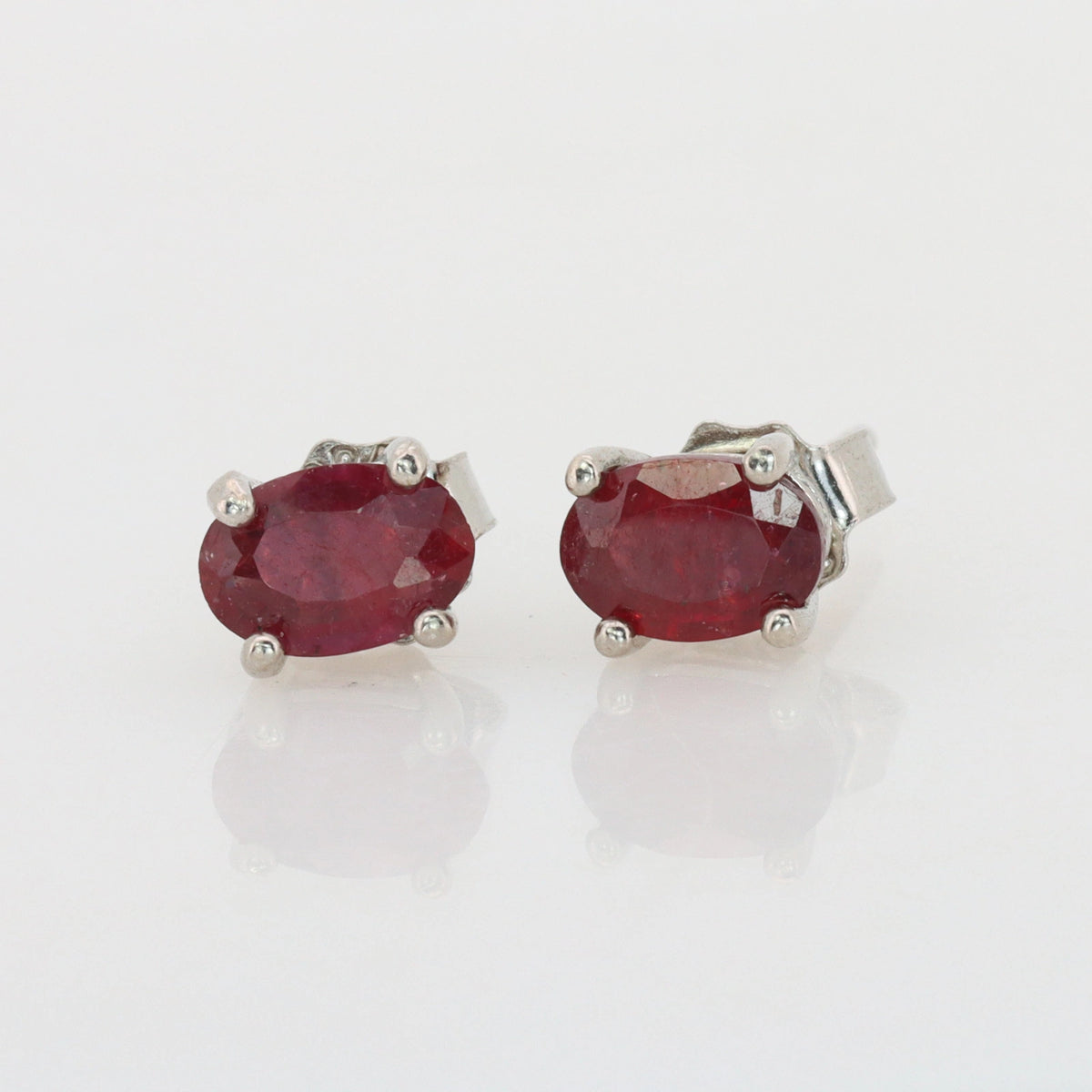 Gecertificeerde oorbellen met robijn – levendig rood, 925 sterling zilver