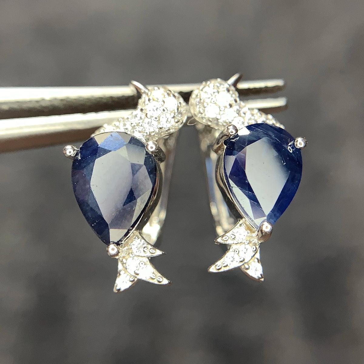 Natuurlijke Blauwe Saffier Oorstekers Vogelvorm – 925 Sterling Zilver – Rhodium Plated