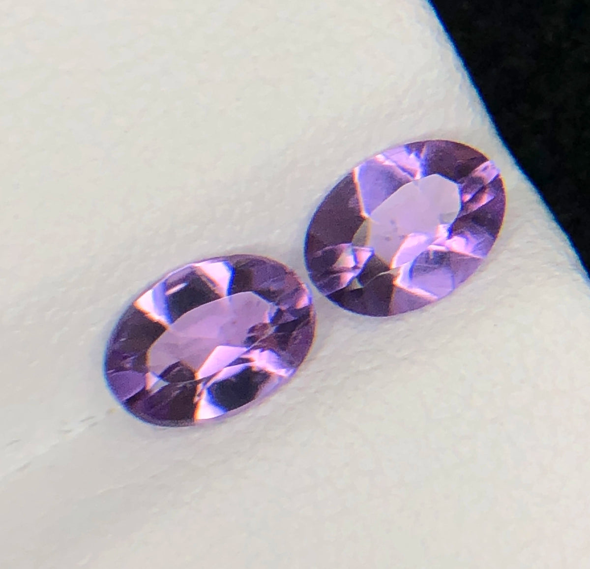 Set van 2 Natuurlijke Amethisten 1,30 ct – Ovaal Geslepen Paarse Edelstenen 6,6 × 4,8 mm