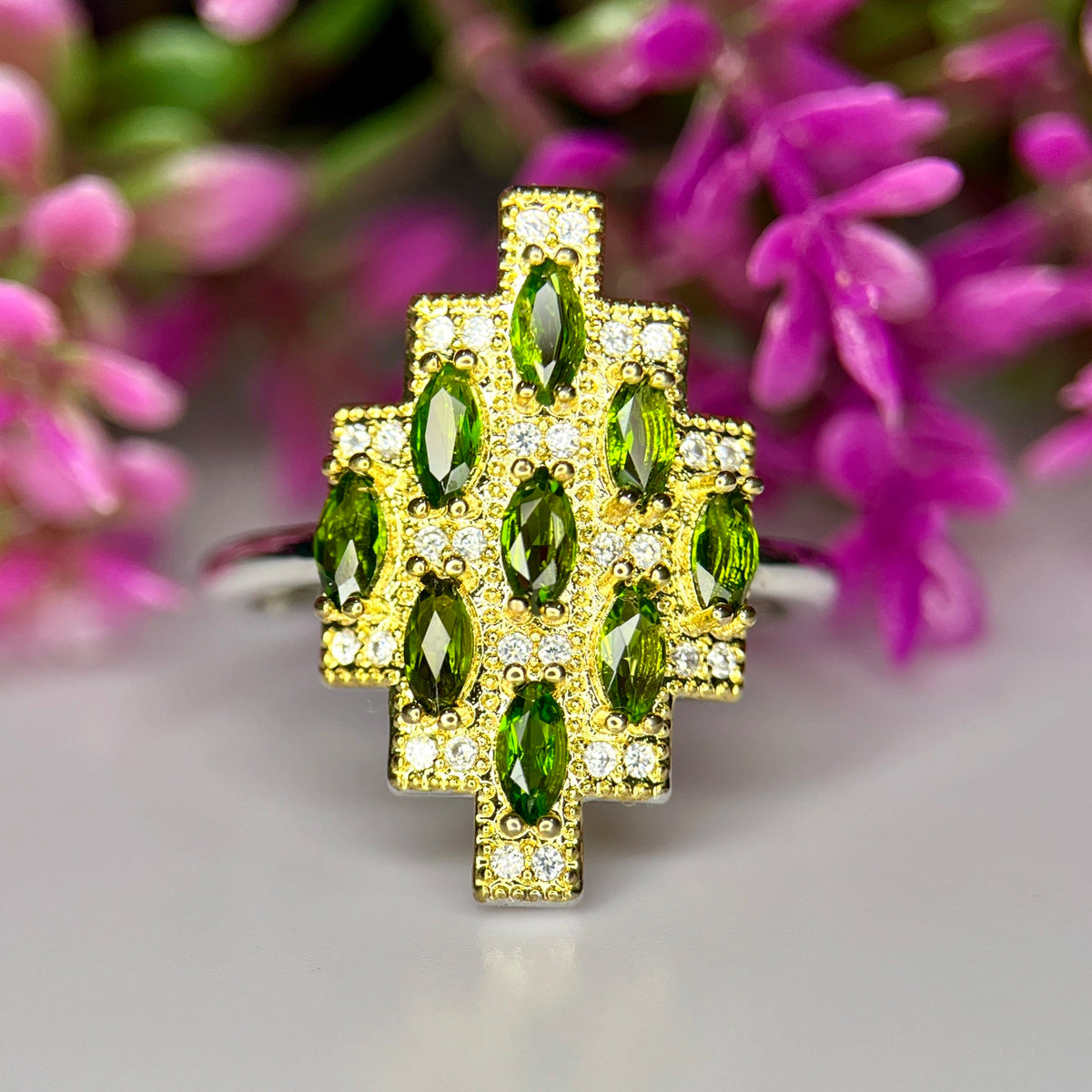 Ring met natuurlijke chroomdiopsiet, CZ en goudkleurige rhodiumplating