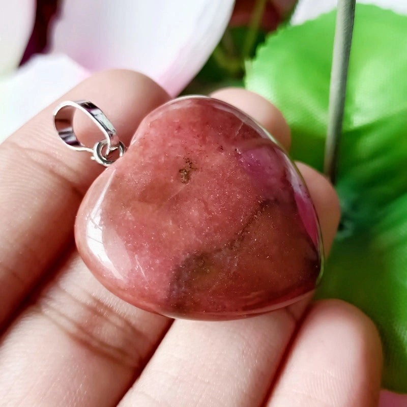 Natuurlijke rhodochrosiethanger – 10.85 ct, handgemaakt, goudkleurig verguld, hartvormig