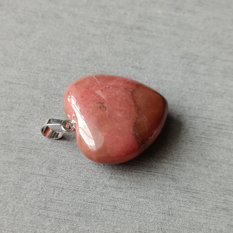 Natuurlijke rhodochrosiethanger – 10.85 ct, handgemaakt, goudkleurig verguld, hartvormig