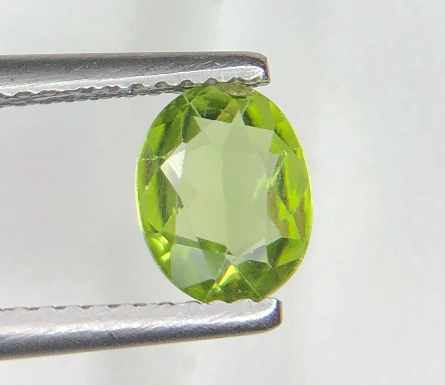 Natuurlijke Peridoot 1,05 ct – Ovaal Geslepen Losse Edelsteen