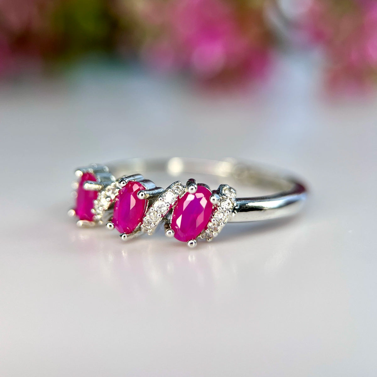 Natuurlijke Robijn Ring met Zirkonia – Glass Filled & Rhodium Plated
