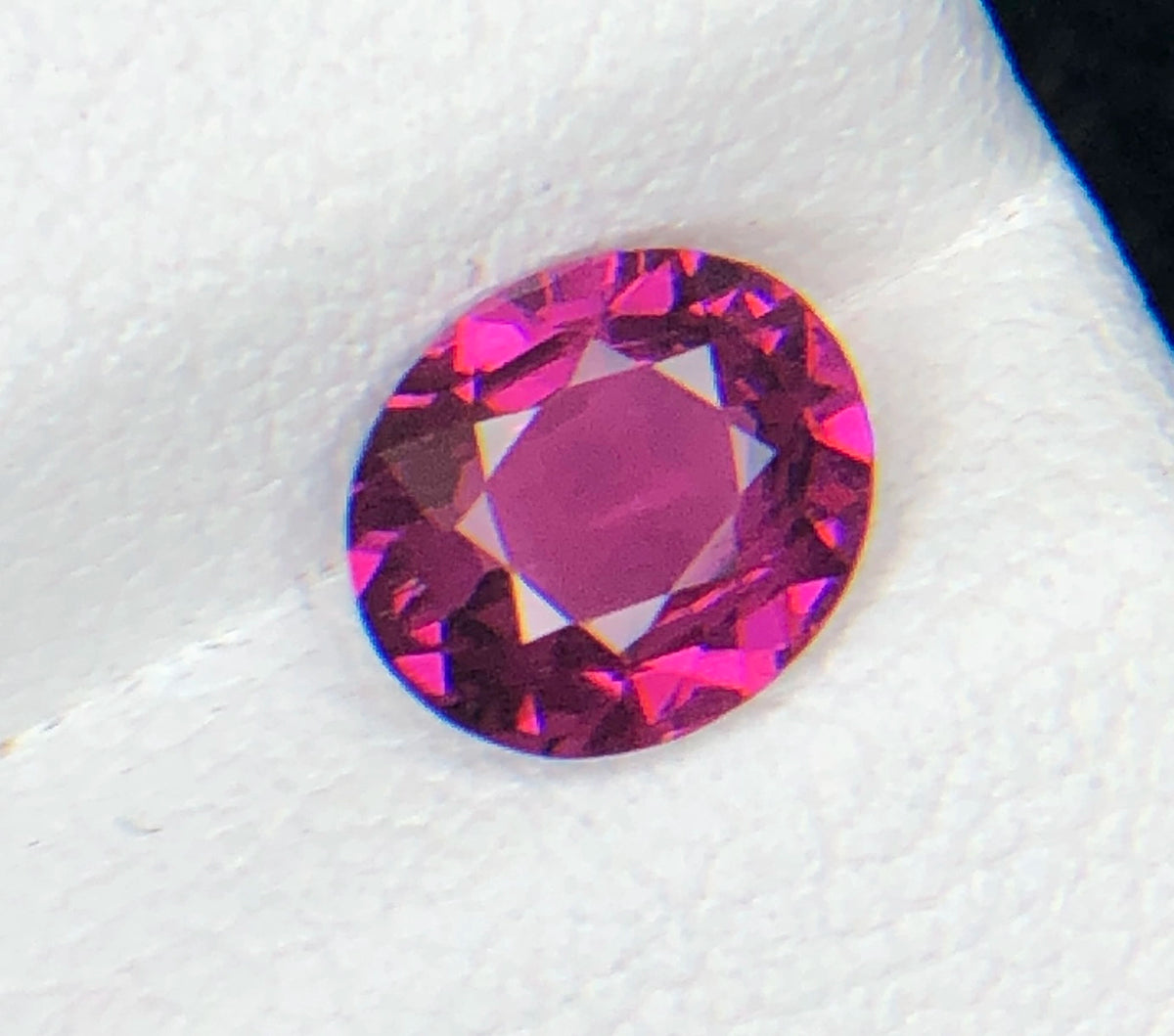 Natuurlijke Rozerode Granaat 1,05 ct – Ovaal Geslepen Losse Edelsteen