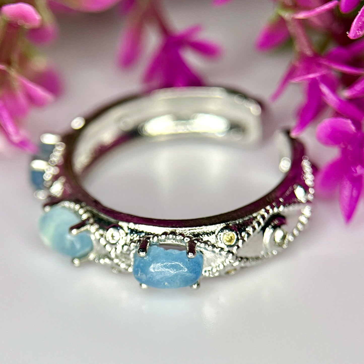 Ring met natuurlijke aquamarijn, CZ en rhodiumplating
