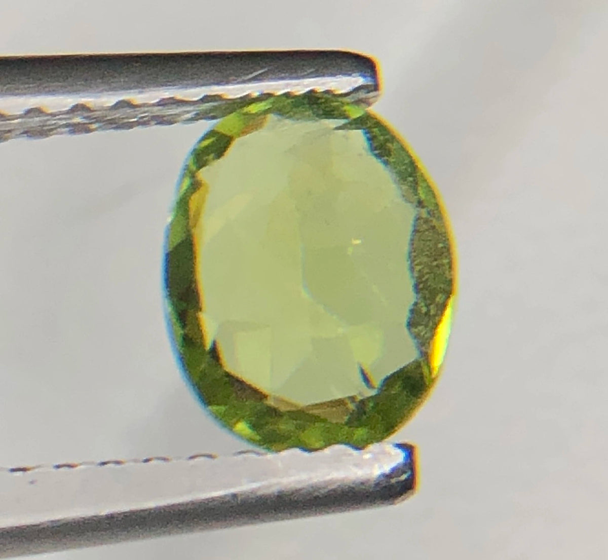 Natuurlijke Peridoot 0,95 ct – Ovaal Geslepen Losse Edelsteen