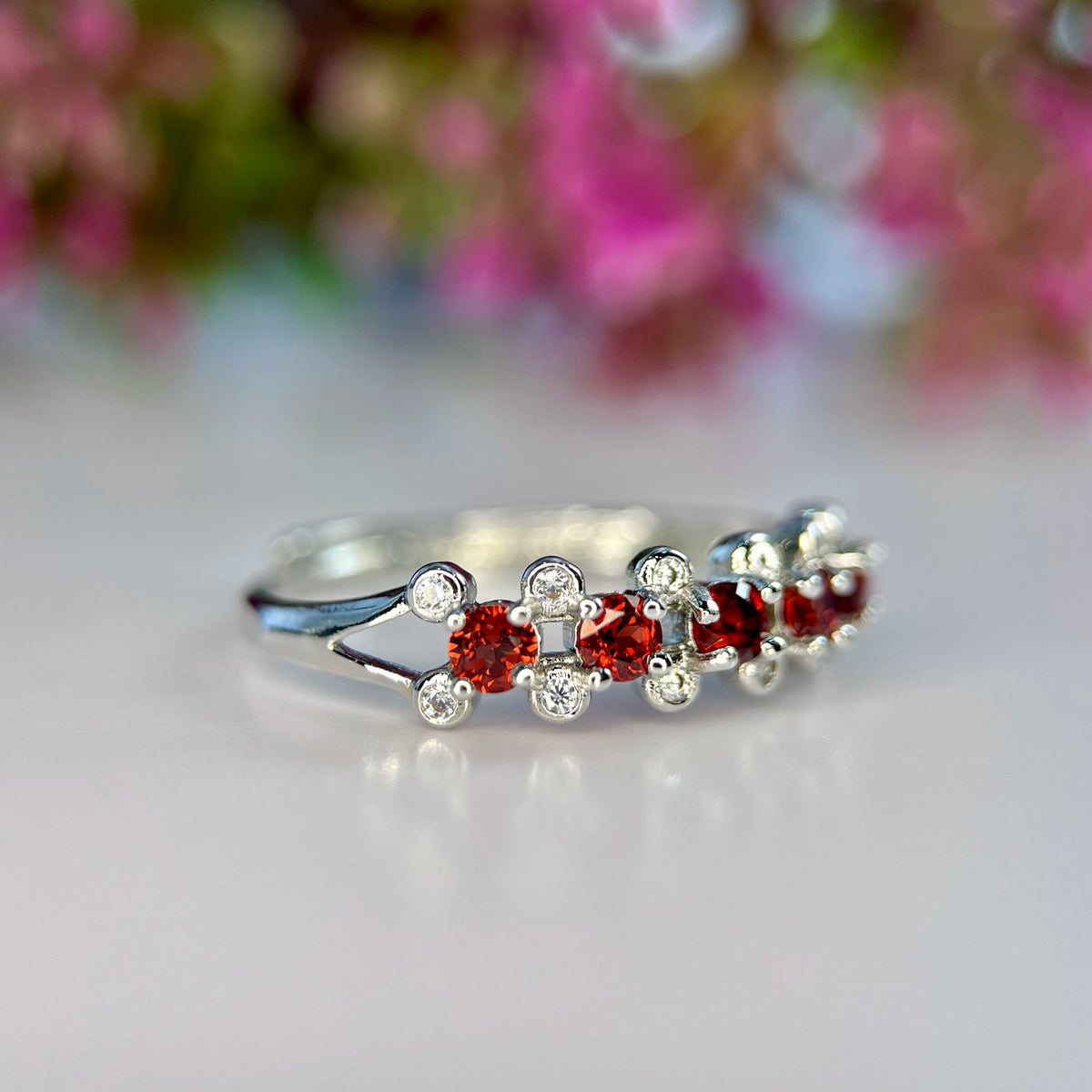 Natuurlijke Rhodoliet Granaat Ring met Zirkonia – Rhodium Plated