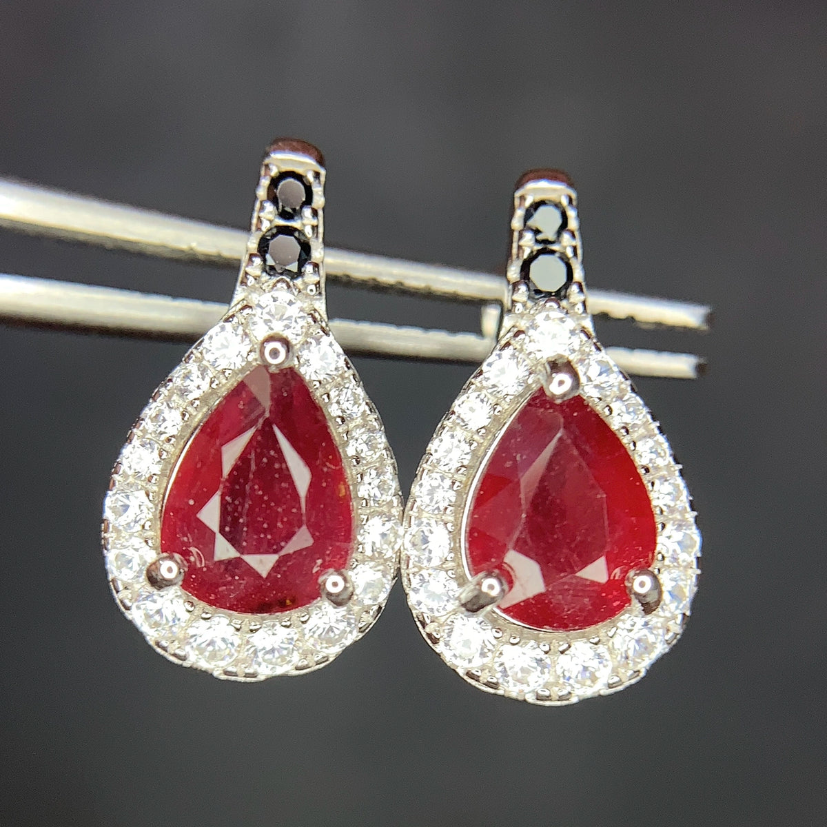 Natuurlijke Robijn Oorstekers met Spinel – 925 Sterling Zilver – Rhodium Plated