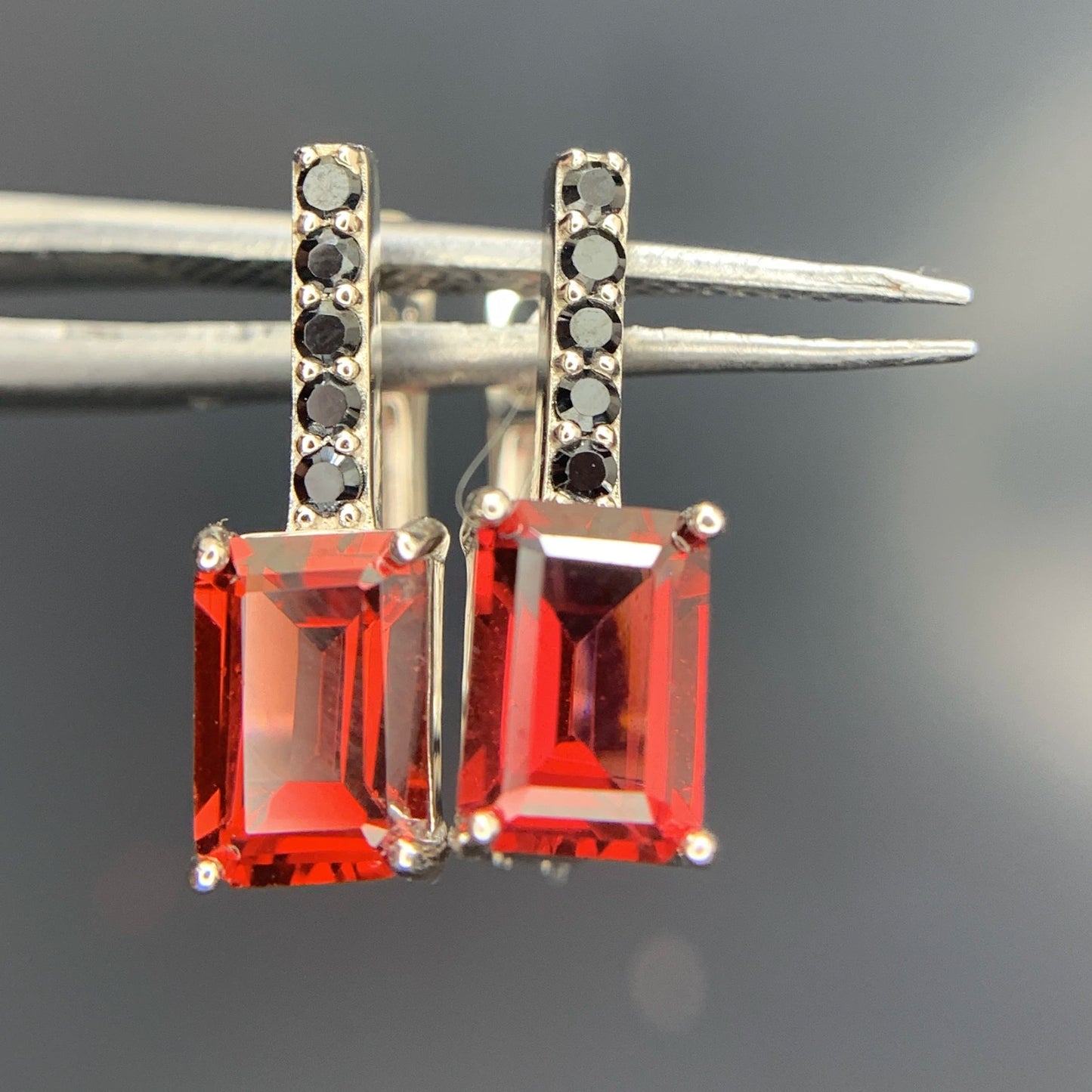 Oorbellen met umbalite garnet – 13.75 ct, gerhodineerd, 925 sterling zilver
