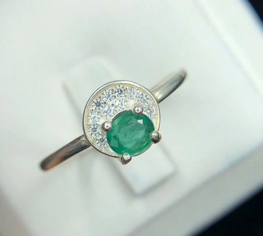 Ring van 925 sterling zilver met 7,40 ct natuurlijke smaragd