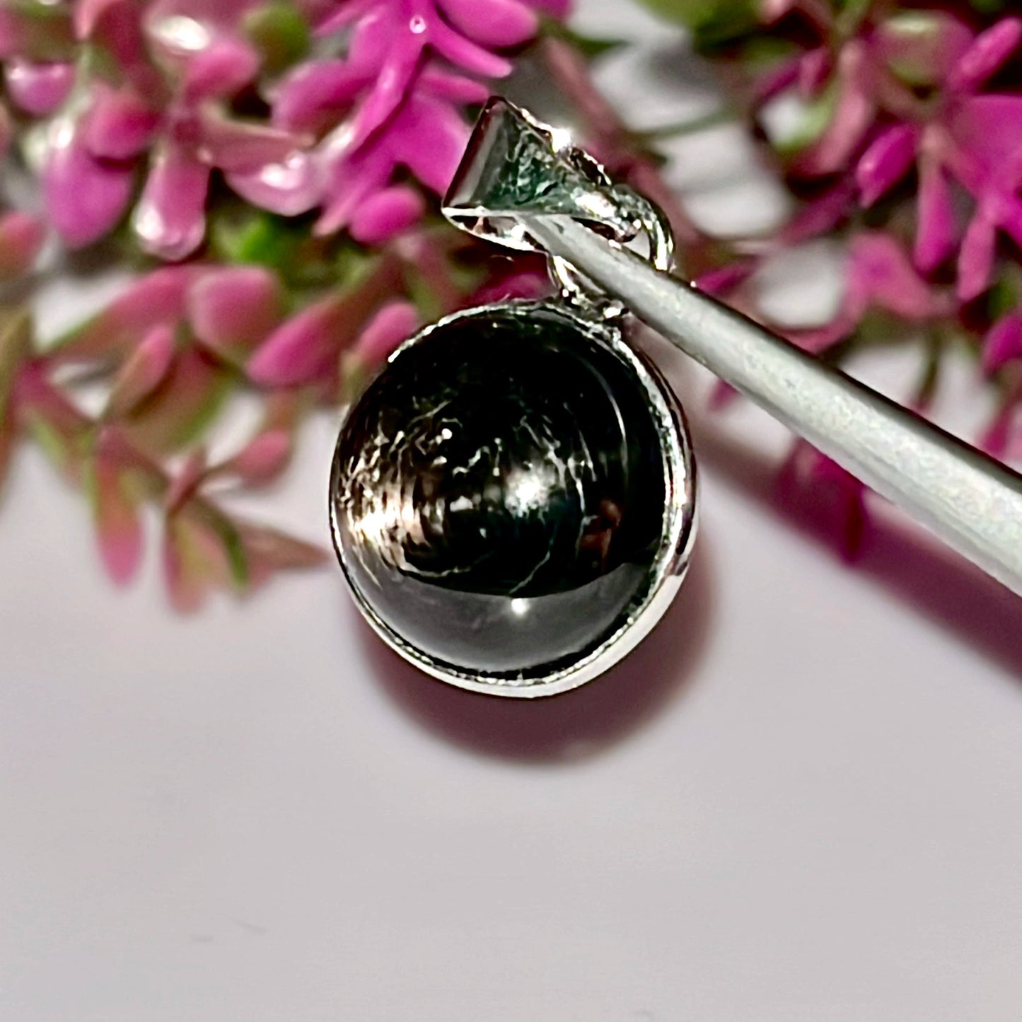 Hanger met natuurlijke zwarte steredelsteen en rhodiumplating