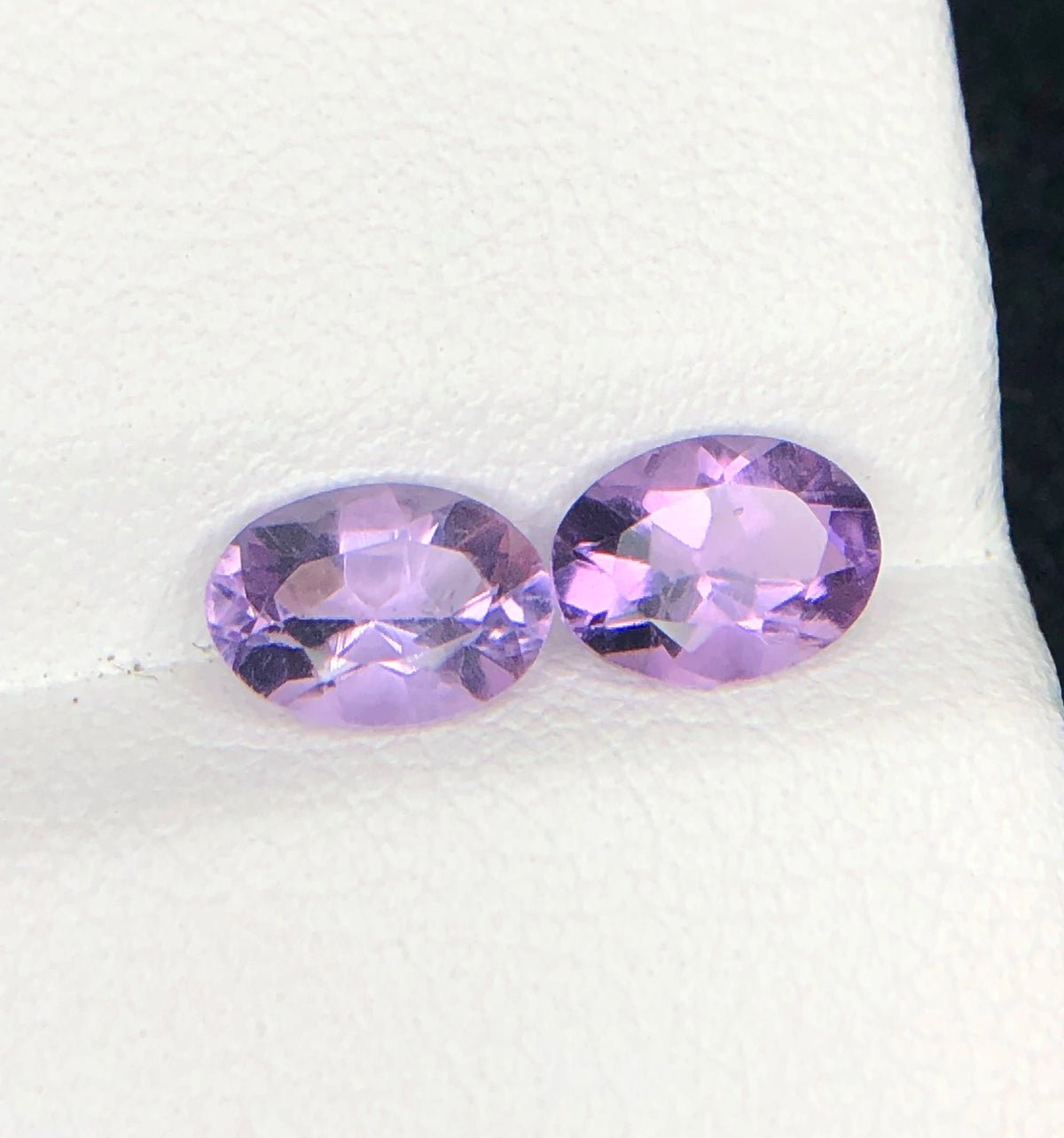 Set van 2 Natuurlijke Amethisten 1,40 ct – Ovaal Geslepen Paarse Edelstenen 6,7 × 4,8 mm