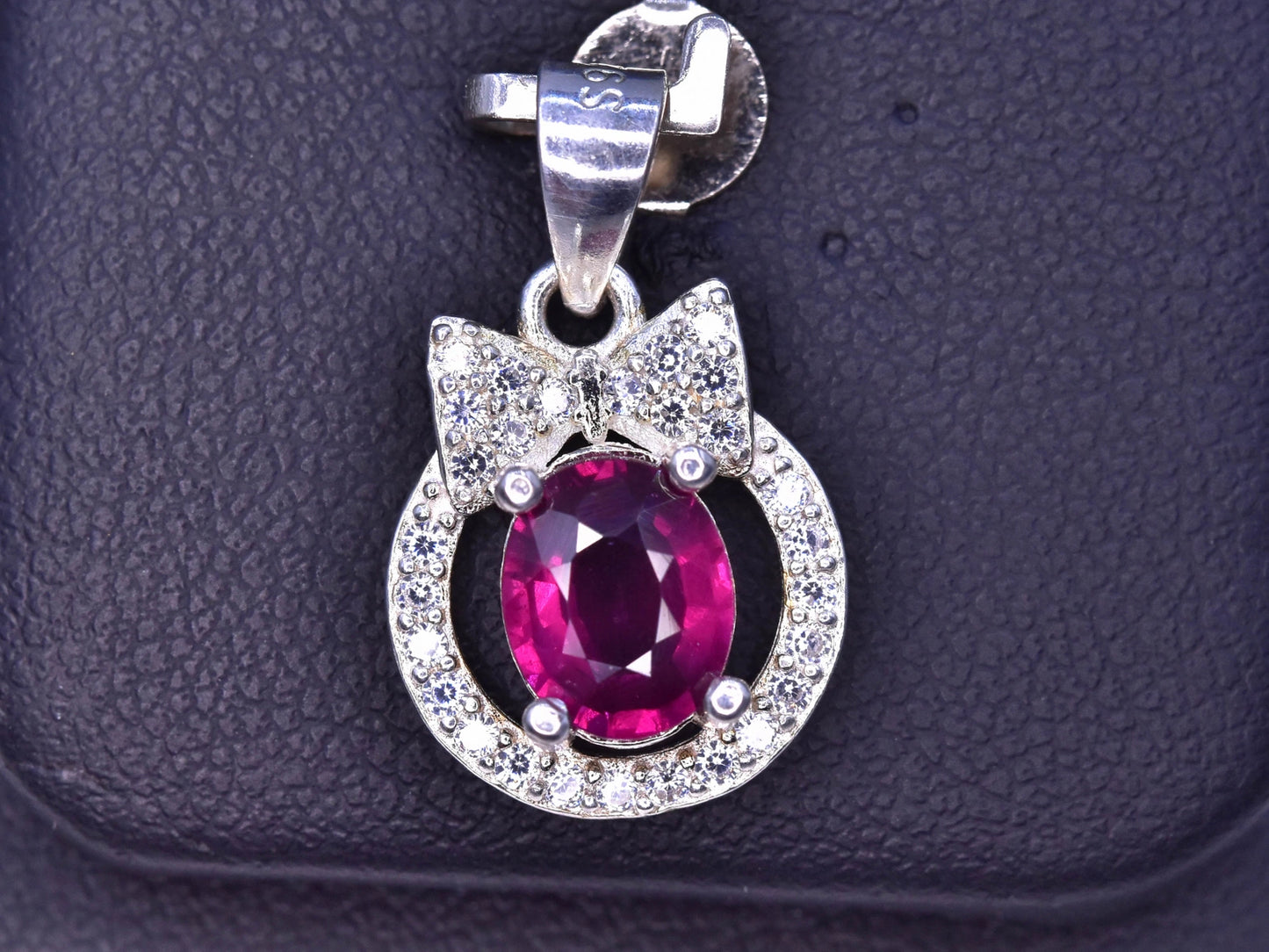 Dameshanger van 925 zilver met 7,90 ct natuurlijke granaat