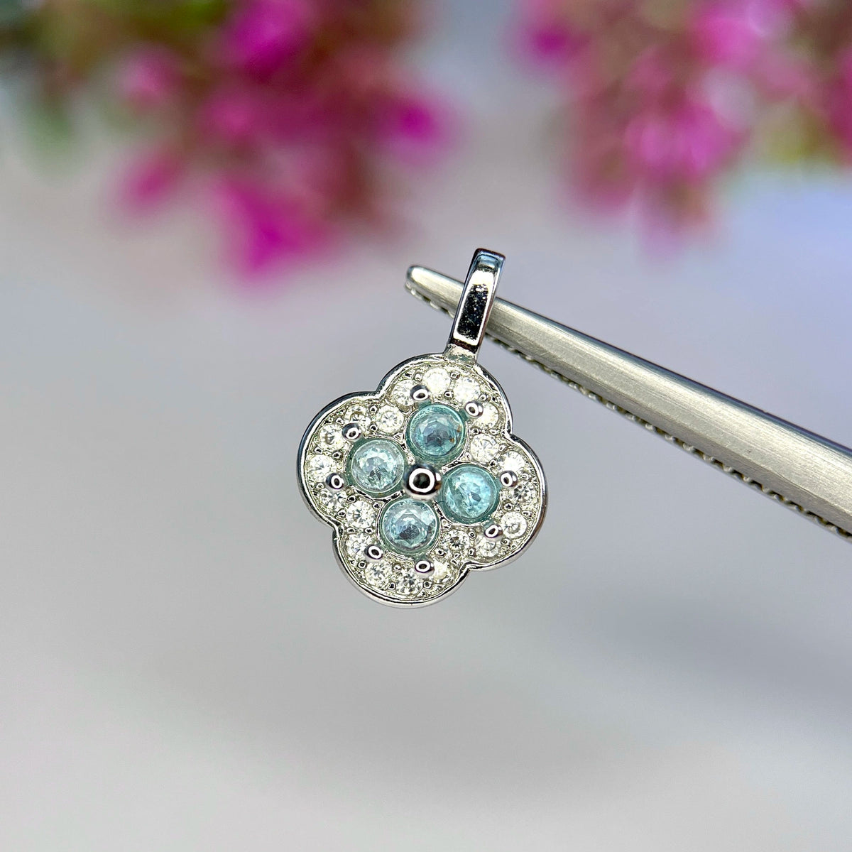 Natuurlijke Blauwachtige Aquamarijn Hanger met CZ – Rhodium Plated