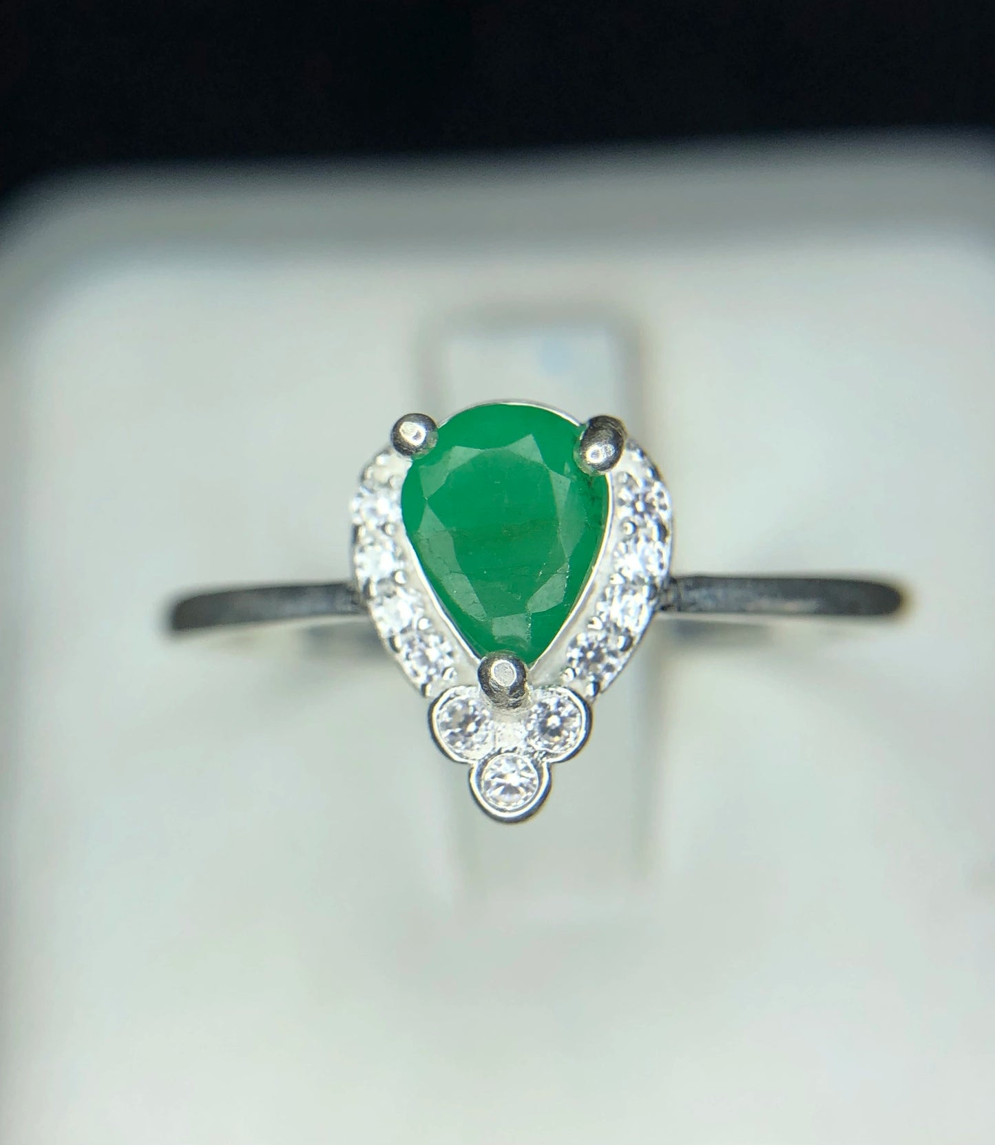 Ring van 925 sterling zilver met 6,60 ct natuurlijke smaragd