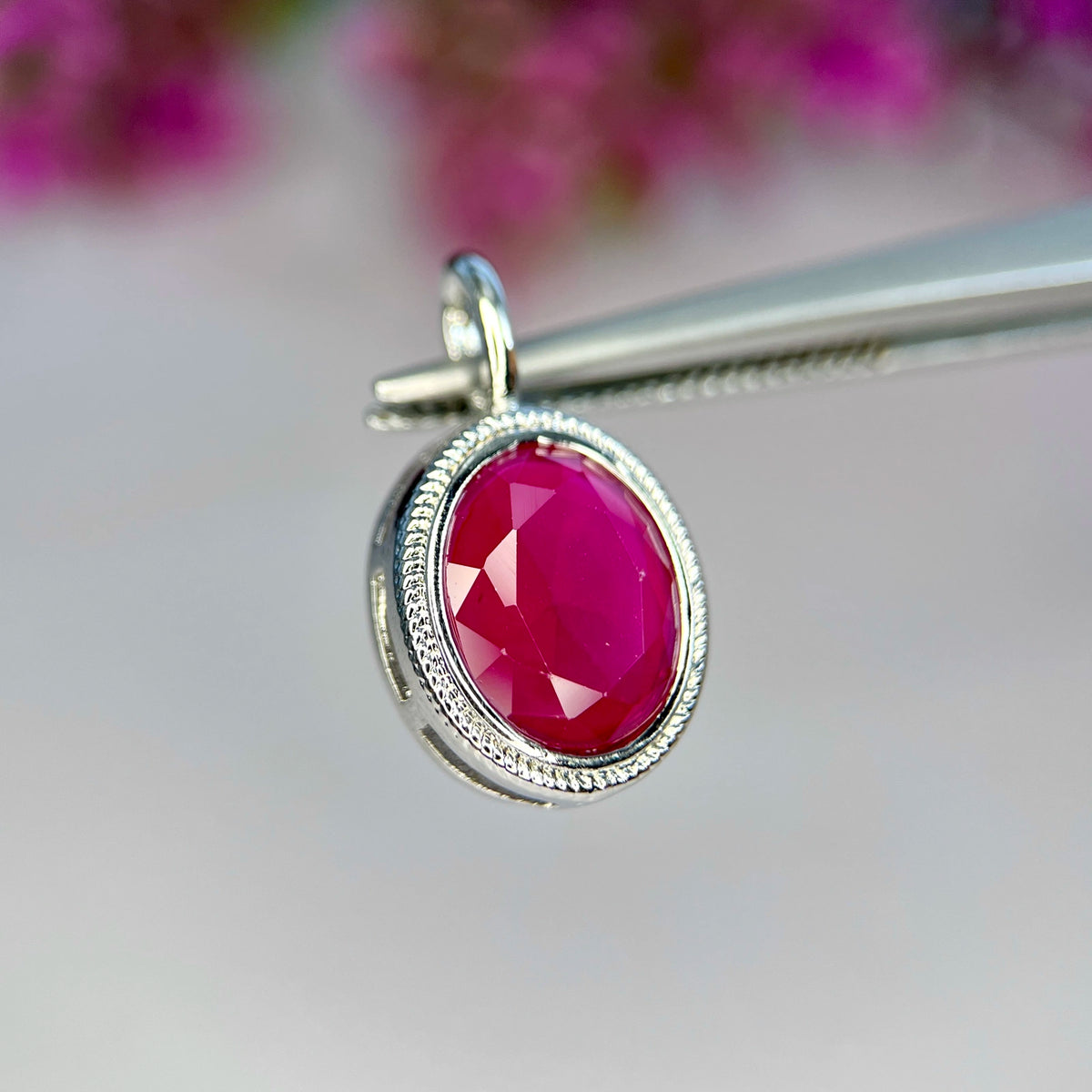 Natuurlijke Robijn Hanger – Glass Filled & Rhodium Plated