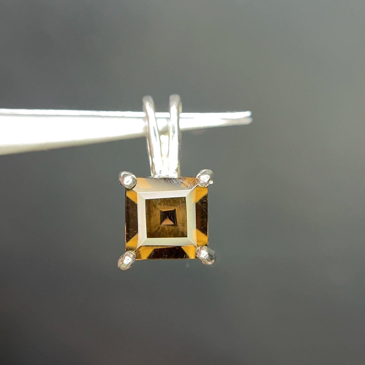 Natuurlijke rookkwartshanger – 9.12 ct, gerhodineerd, 925 sterling zilver
