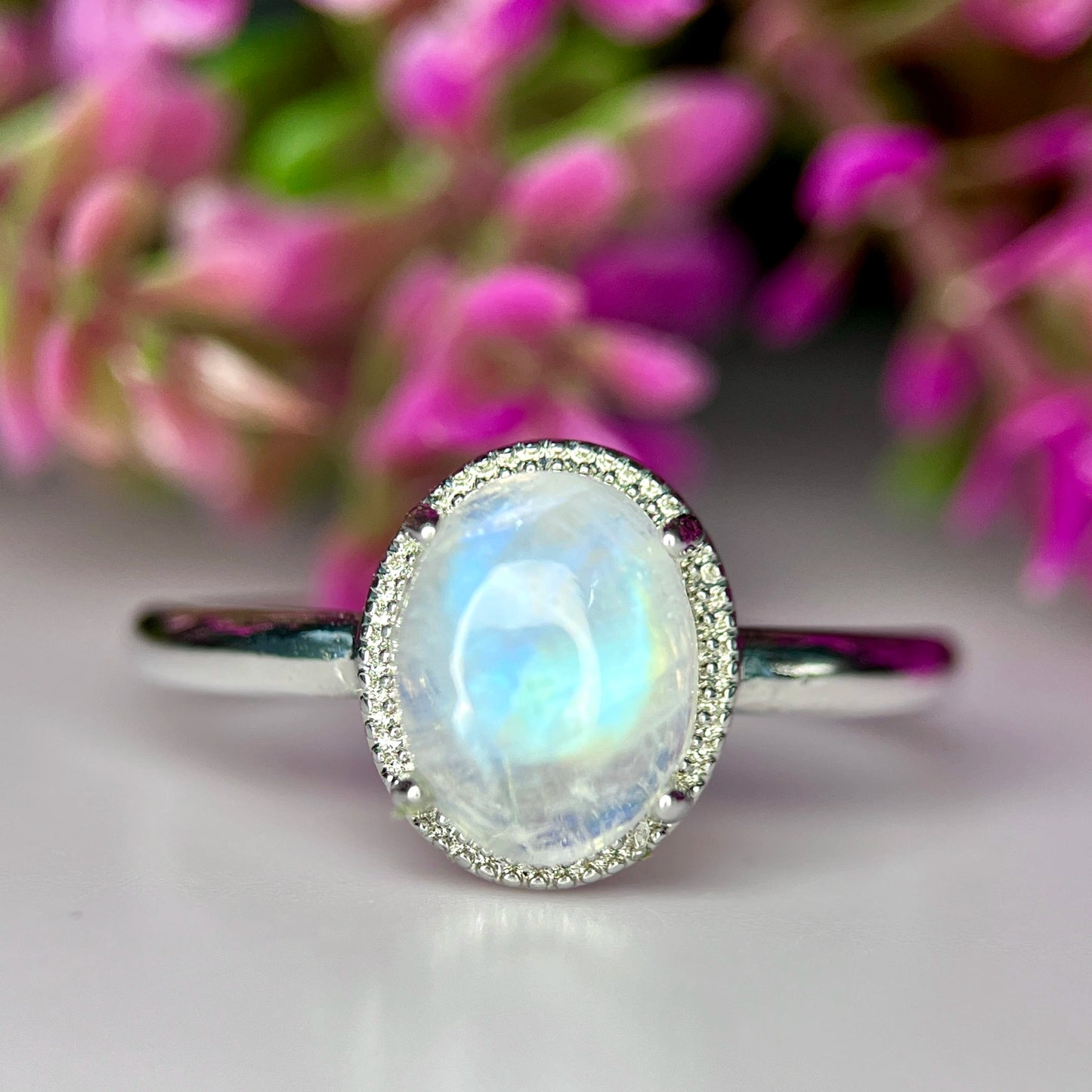 Ring met blauwe maansteen en rhodiumplating