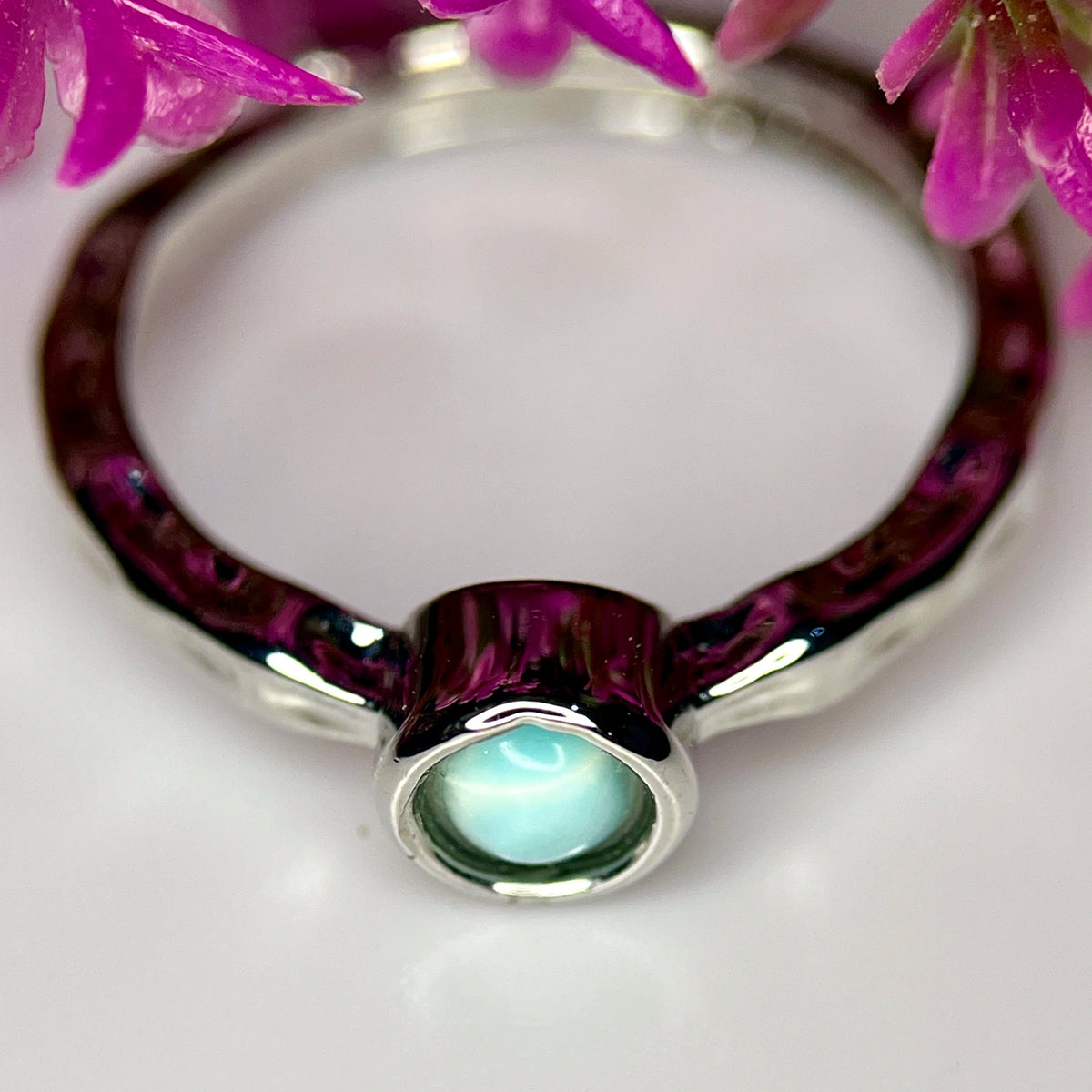 Exquise Natuurlijke Larimar Ring met Ultra Zeldzame Edelsteen – Rhodium Plated