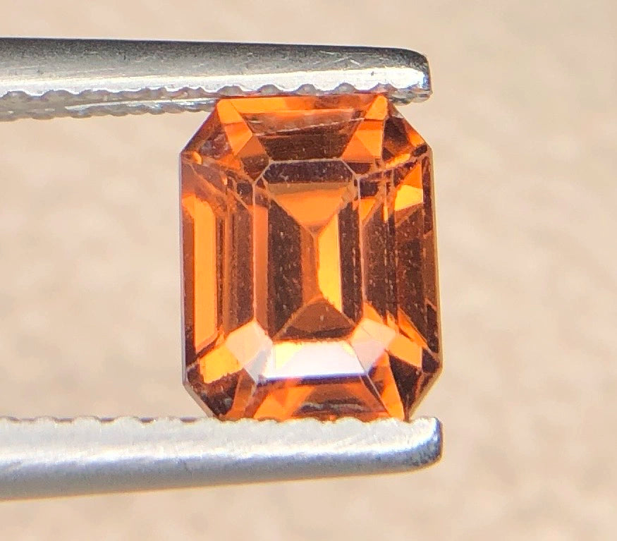 Natuurlijke Bruine Zirkoon 2,05 ct – Emerald Cut Losse Edelsteen AAA Grade 7,1 × 5,5 mm
