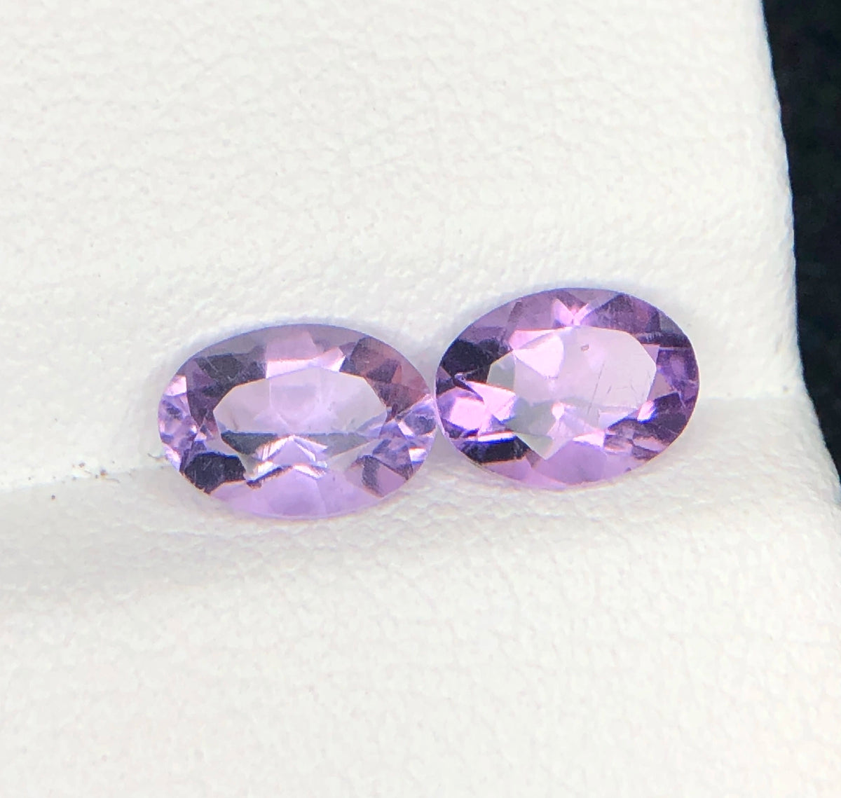 Set van 2 Natuurlijke Amethisten 1,40 ct – Ovaal Geslepen Paarse Edelstenen 6,7 × 4,8 mm